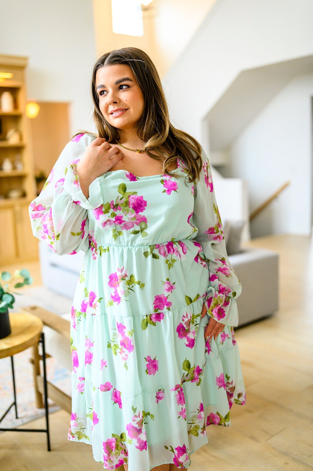 Green floral Polyester Chiffon Dress
Sheer Sleeves
Elastic Waistband
Side Seam Pockets
Fully Lined
100% Polyester
True to Size (Runs Large Through Bust)