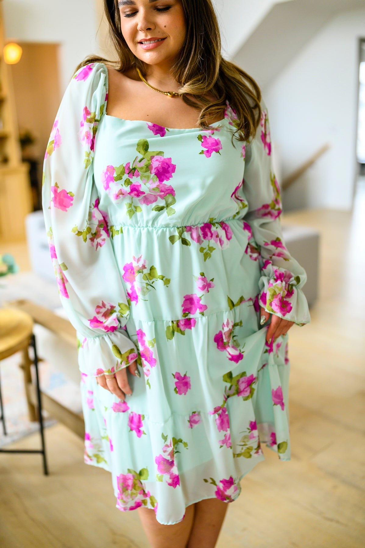 Green floral Polyester Chiffon Dress
Sheer Sleeves
Elastic Waistband
Side Seam Pockets
Fully Lined
100% Polyester
True to Size (Runs Large Through Bust)