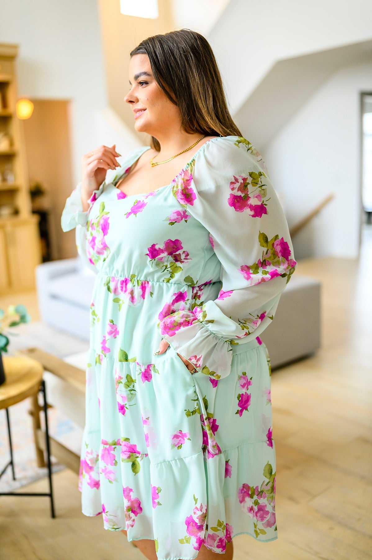 Green floral Polyester Chiffon Dress
Sheer Sleeves
Elastic Waistband
Side Seam Pockets
Fully Lined
100% Polyester
True to Size (Runs Large Through Bust)
