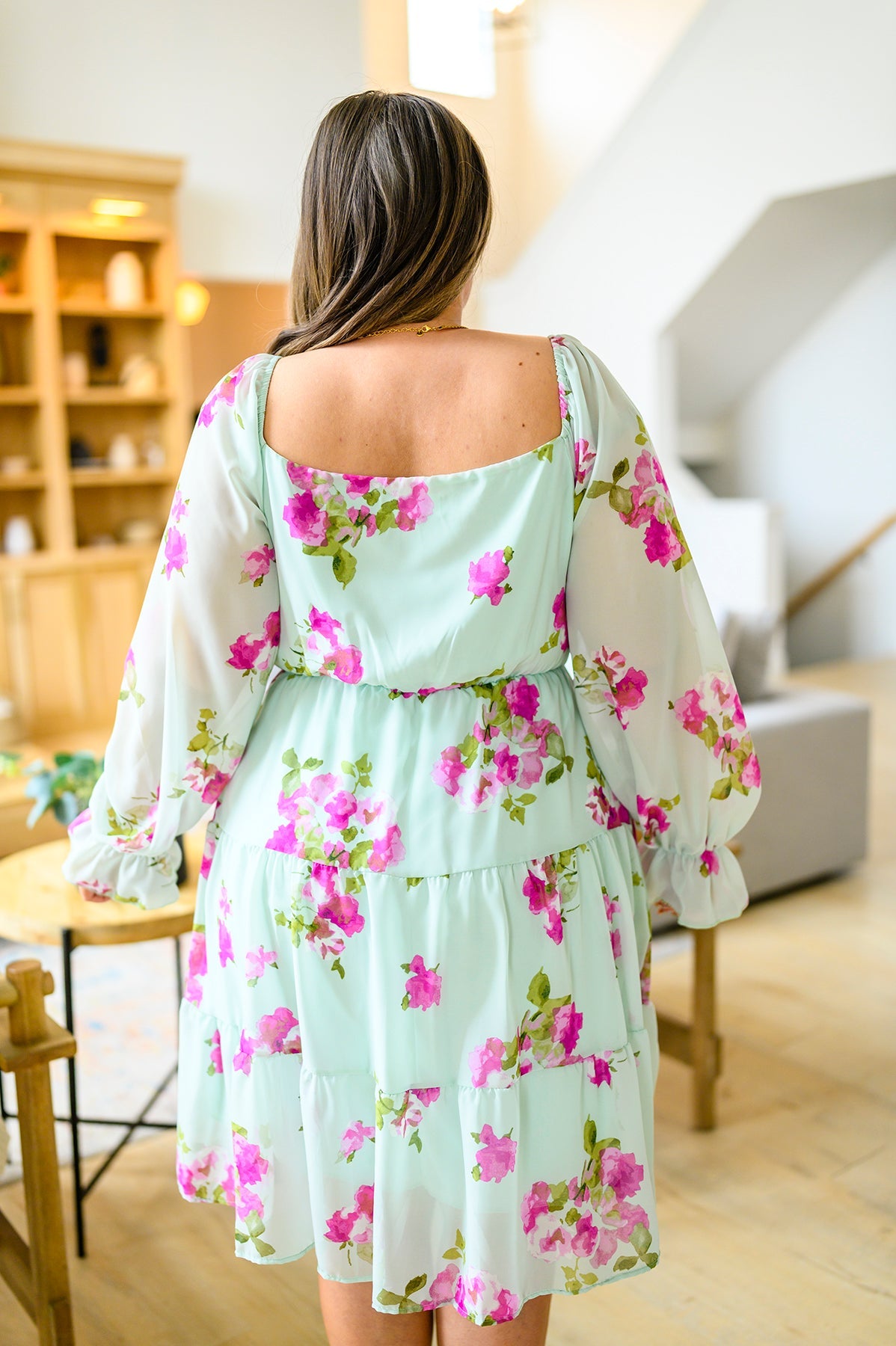 Green floral Polyester Chiffon Dress
Sheer Sleeves
Elastic Waistband
Side Seam Pockets
Fully Lined
100% Polyester
True to Size (Runs Large Through Bust)