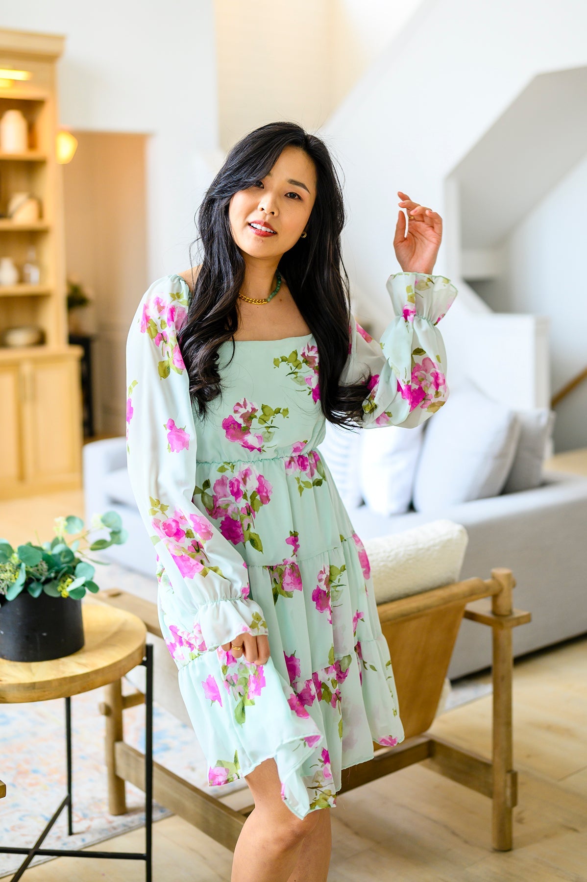 Green floral Polyester Chiffon Dress
Sheer Sleeves
Elastic Waistband
Side Seam Pockets
Fully Lined
100% Polyester
True to Size (Runs Large Through Bust)