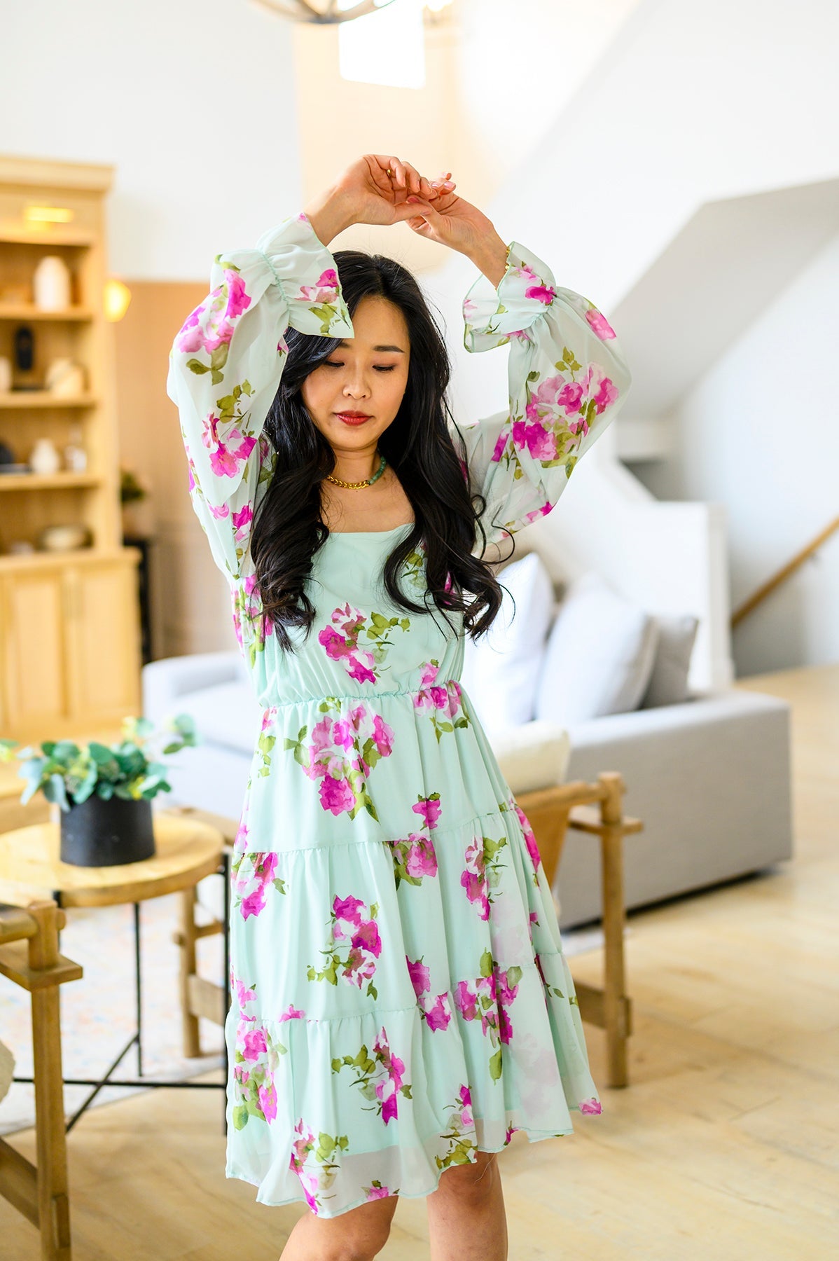 Green floral Polyester Chiffon Dress
Sheer Sleeves
Elastic Waistband
Side Seam Pockets
Fully Lined
100% Polyester
True to Size (Runs Large Through Bust)