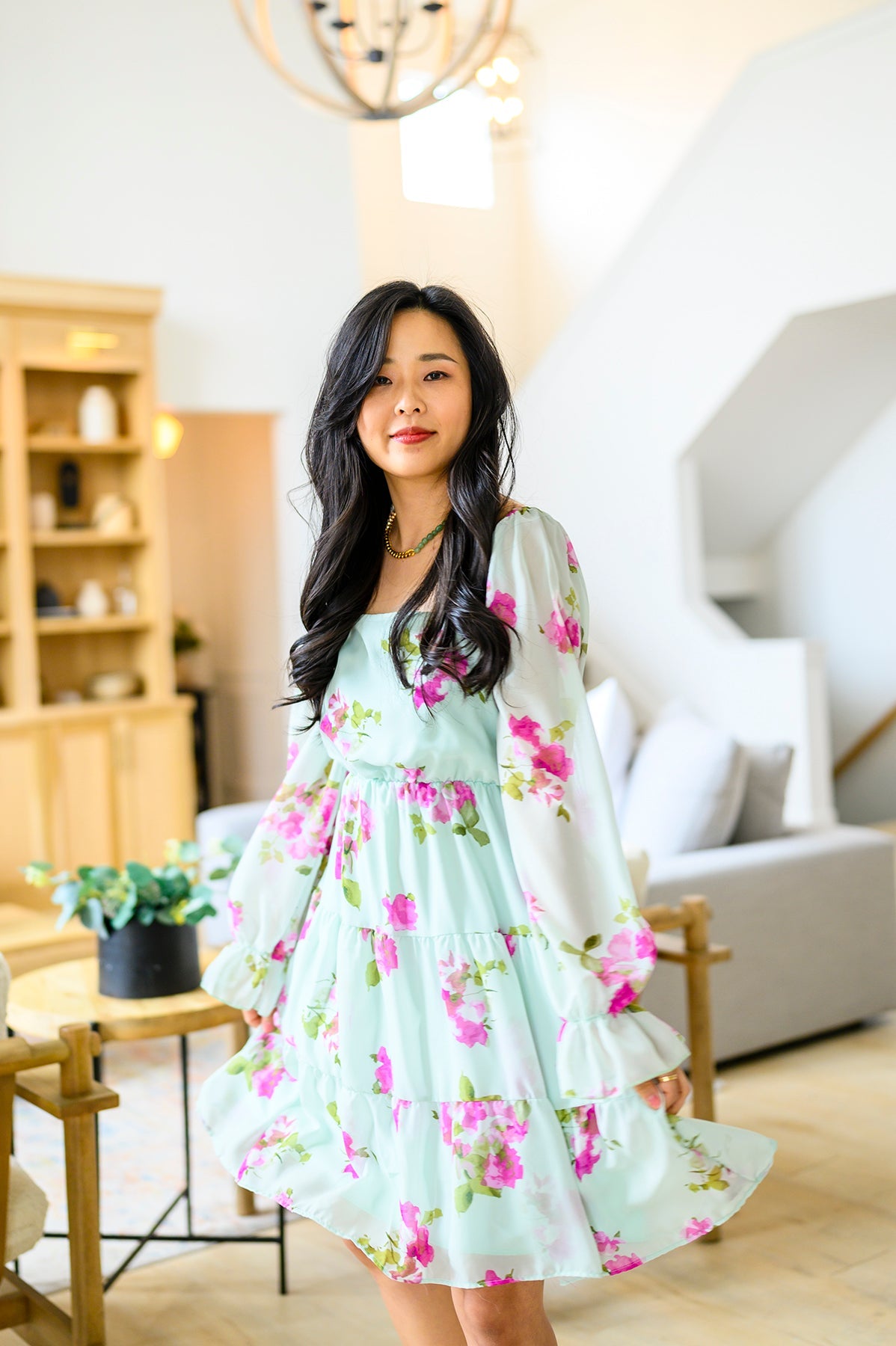 Green floral Polyester Chiffon Dress
Sheer Sleeves
Elastic Waistband
Side Seam Pockets
Fully Lined
100% Polyester
True to Size (Runs Large Through Bust)