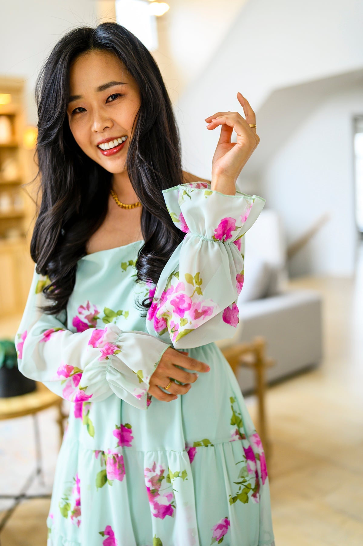Green floral Polyester Chiffon Dress
Sheer Sleeves
Elastic Waistband
Side Seam Pockets
Fully Lined
100% Polyester
True to Size (Runs Large Through Bust)