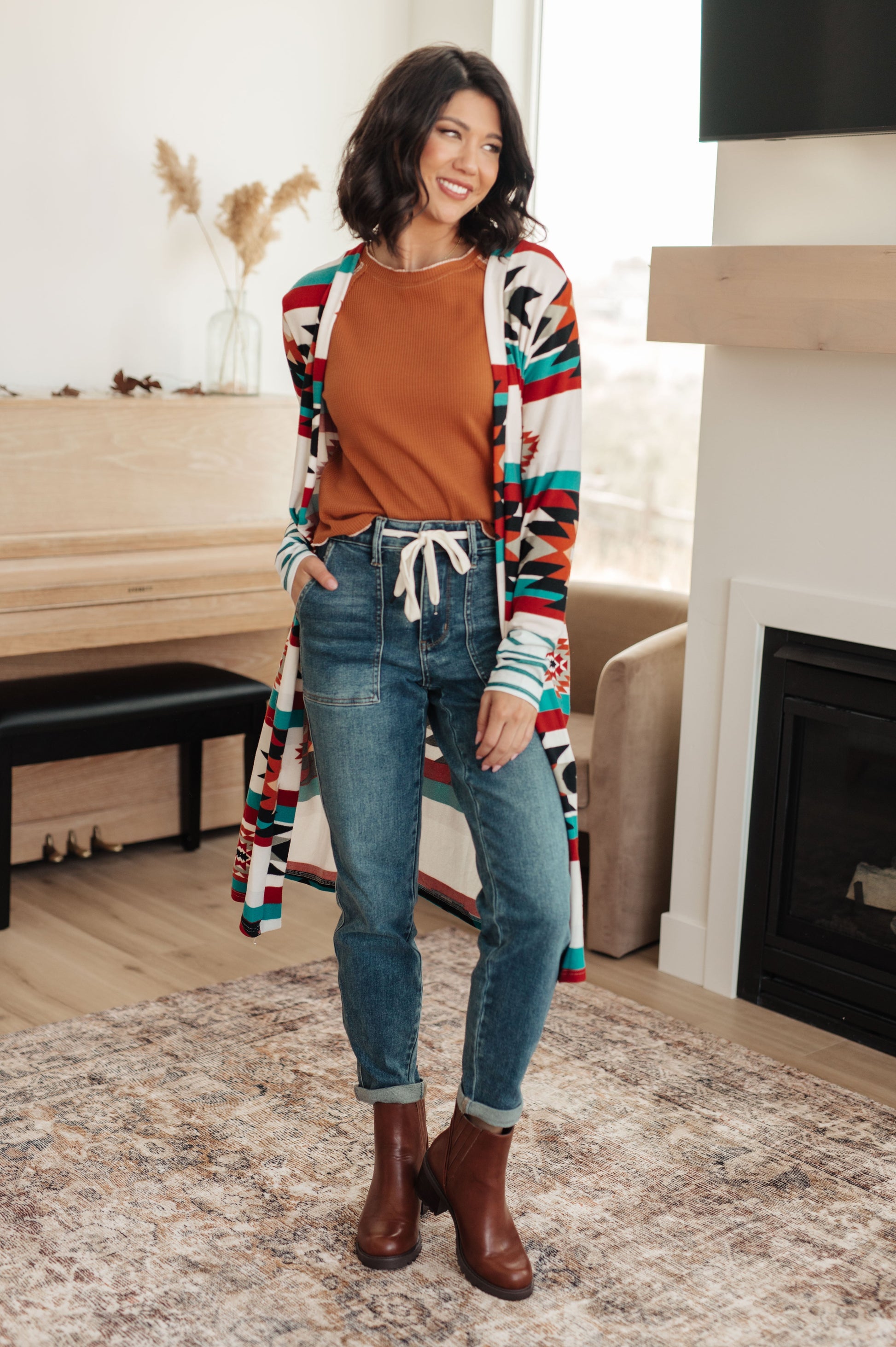 Long sleeve Lightweight Waffle Knit
Round Neckline
Exposed Seams
Contrast Stitching
Raglan Sleeve
95% Polyester, 5% Elastane
True to Size