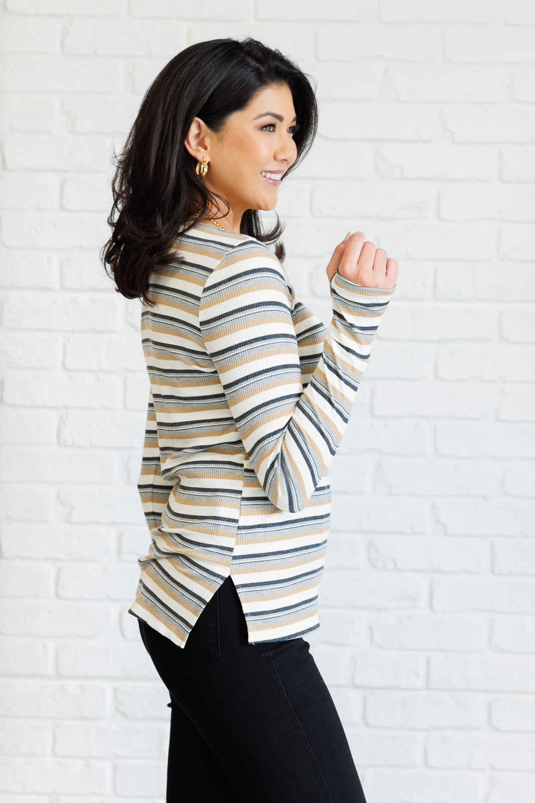 Long sleeve striped top by White Birch
Ribbed Knit
Round Neckline
Long Sleeve
Thumbholes
Side Slits
57% Polyester, 39% Rayon, 4% Spandex
True to Size