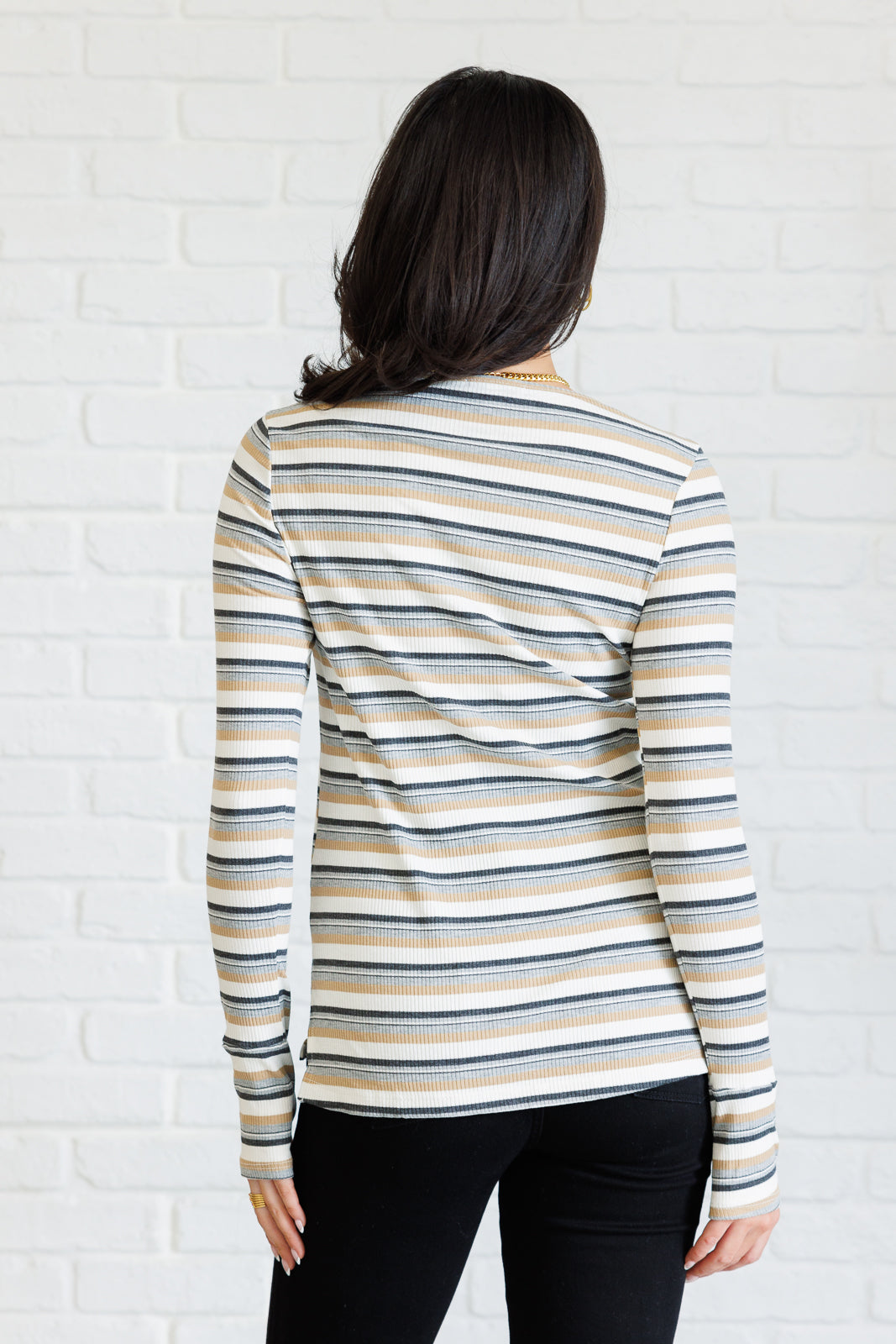 Long sleeve striped top by White Birch
Ribbed Knit
Round Neckline
Long Sleeve
Thumbholes
Side Slits
57% Polyester, 39% Rayon, 4% Spandex
True to Size