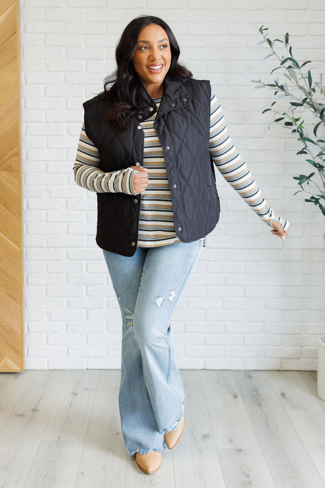 Long sleeve striped top by White Birch
Ribbed Knit
Round Neckline
Long Sleeve
Thumbholes
Side Slits
57% Polyester, 39% Rayon, 4% Spandex
True to Size