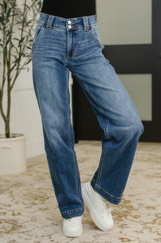 Judy Blue Jeans
High-Rise
Zip Fly
4-Way Stretch
Dark Wash
Double Button
Wide Leg Silhouette
93% Cotton, 6% Polyester, 1% Spandex
True to Judy Blue Sizing