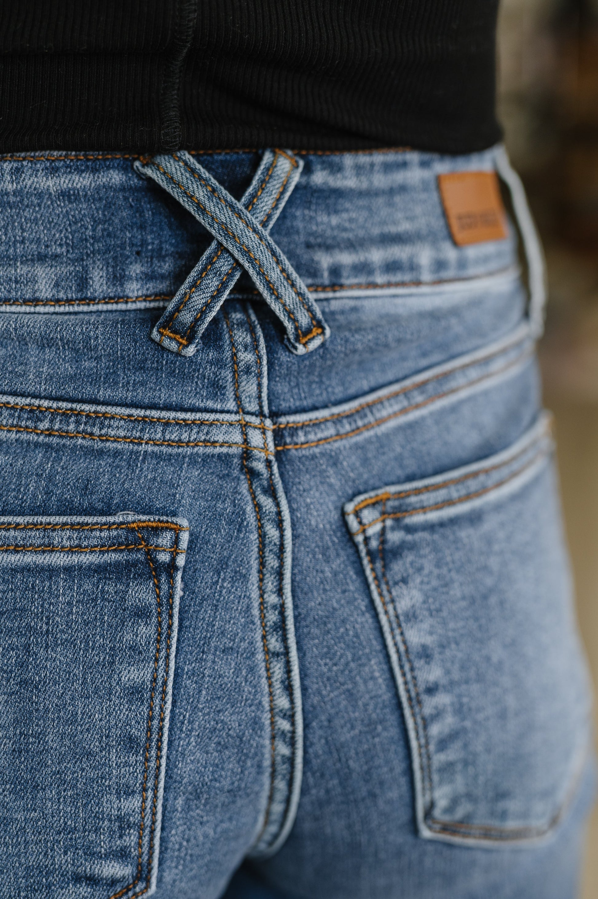 Judy Blue Jeans
High-Rise
Zip Fly
4-Way Stretch
Dark Wash
Double Button
Wide Leg Silhouette
93% Cotton, 6% Polyester, 1% Spandex
True to Judy Blue Sizing