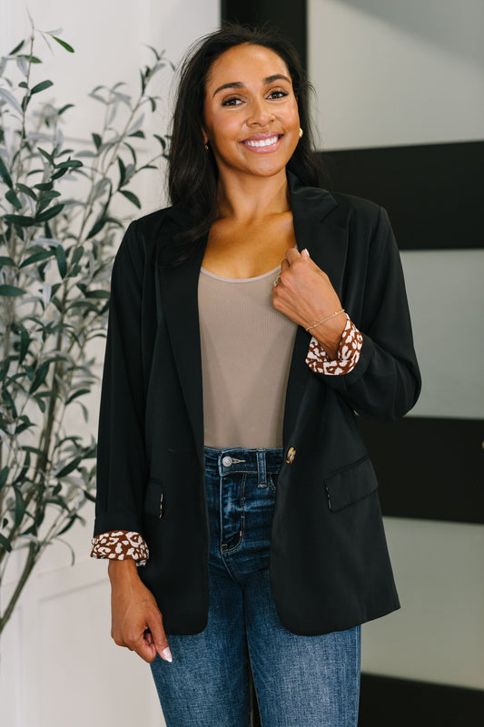 Black Woven Suiting Blazer by Jodifil
Lightweight
Fully Lined
Single Button Closure
Back Vent
Relaxed Silhouette
100% Polyester
True to Size