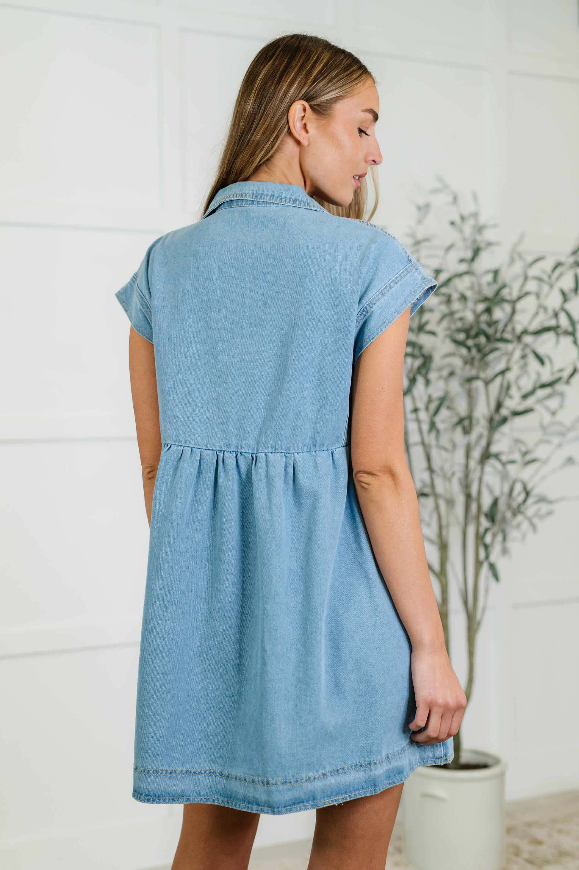 Denim, Mid-Weight Twill mini dress
Collared V-Neckline
Snap Button Closure
Waistband Seam
82% Cotton, 10% Polyester, 8% Viscose
True to Size