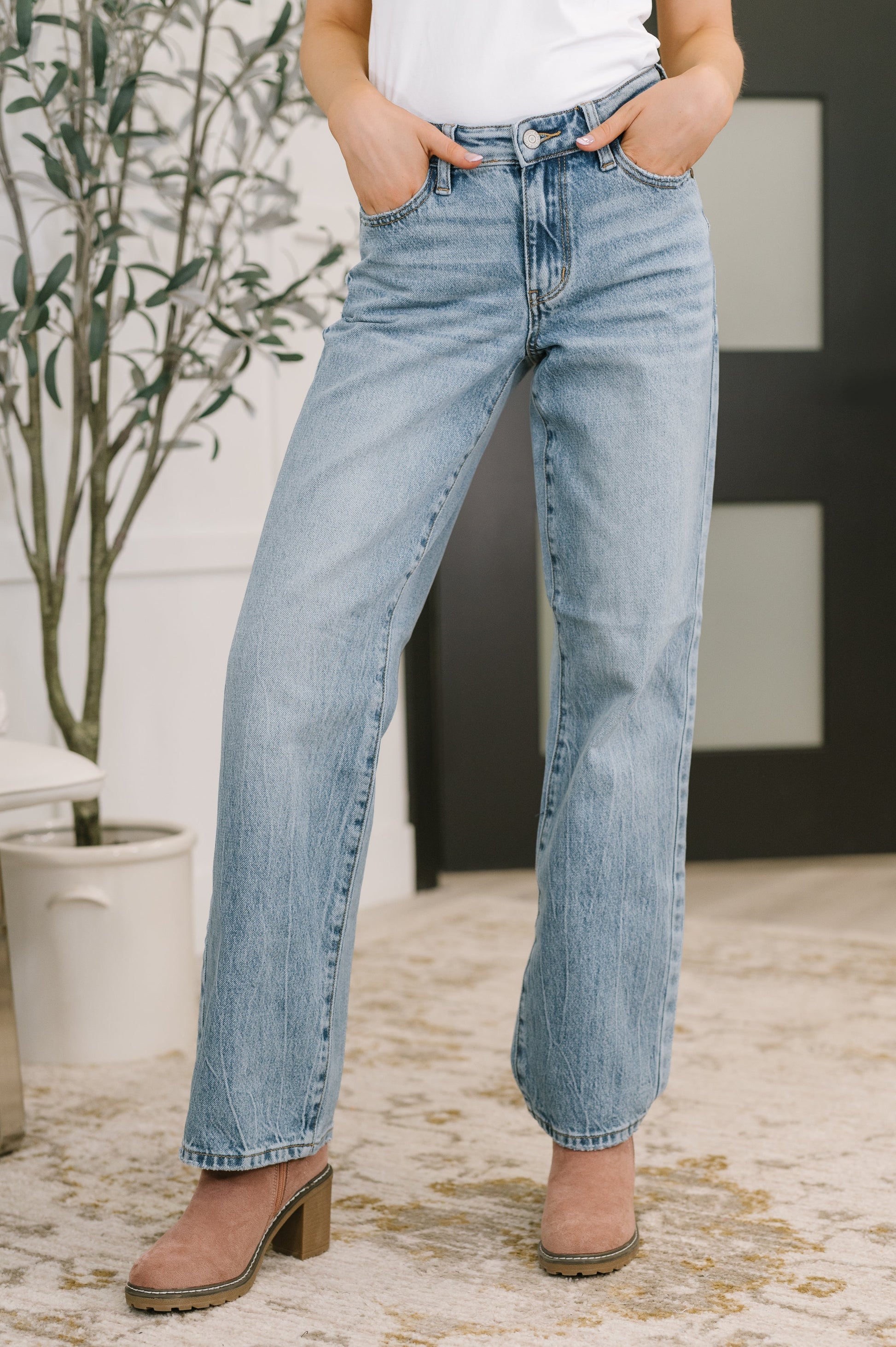 Mid Rise Rigid Magic Straight jeans by Judy Blue