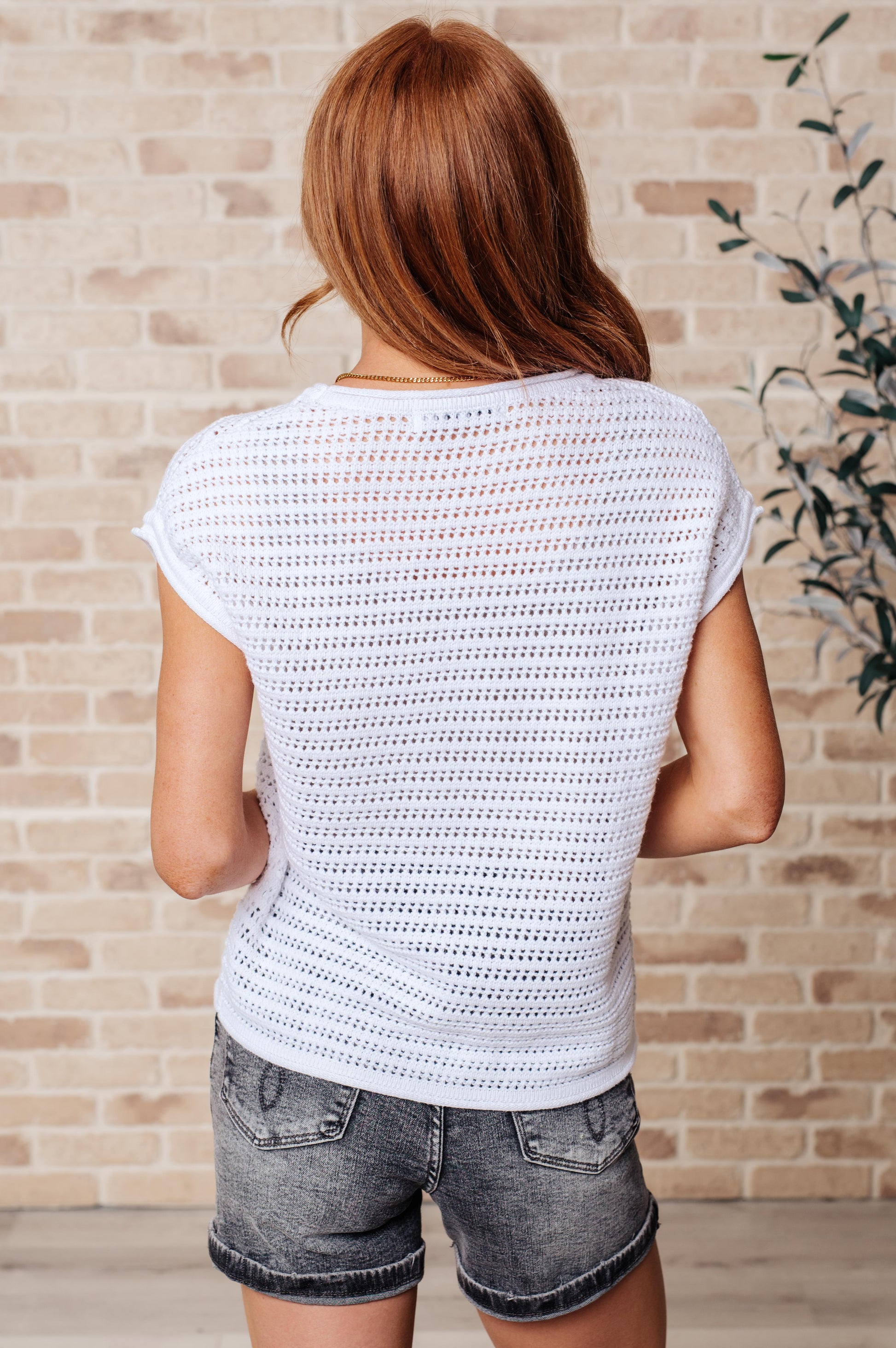 White Lightweight Sweater Knit
Ribbed Round Neckline
Dolman Sleeve
Ribbed Sleeve Cuff
60% Cotton, 40% Acrylic
True to Size short sleeve top
