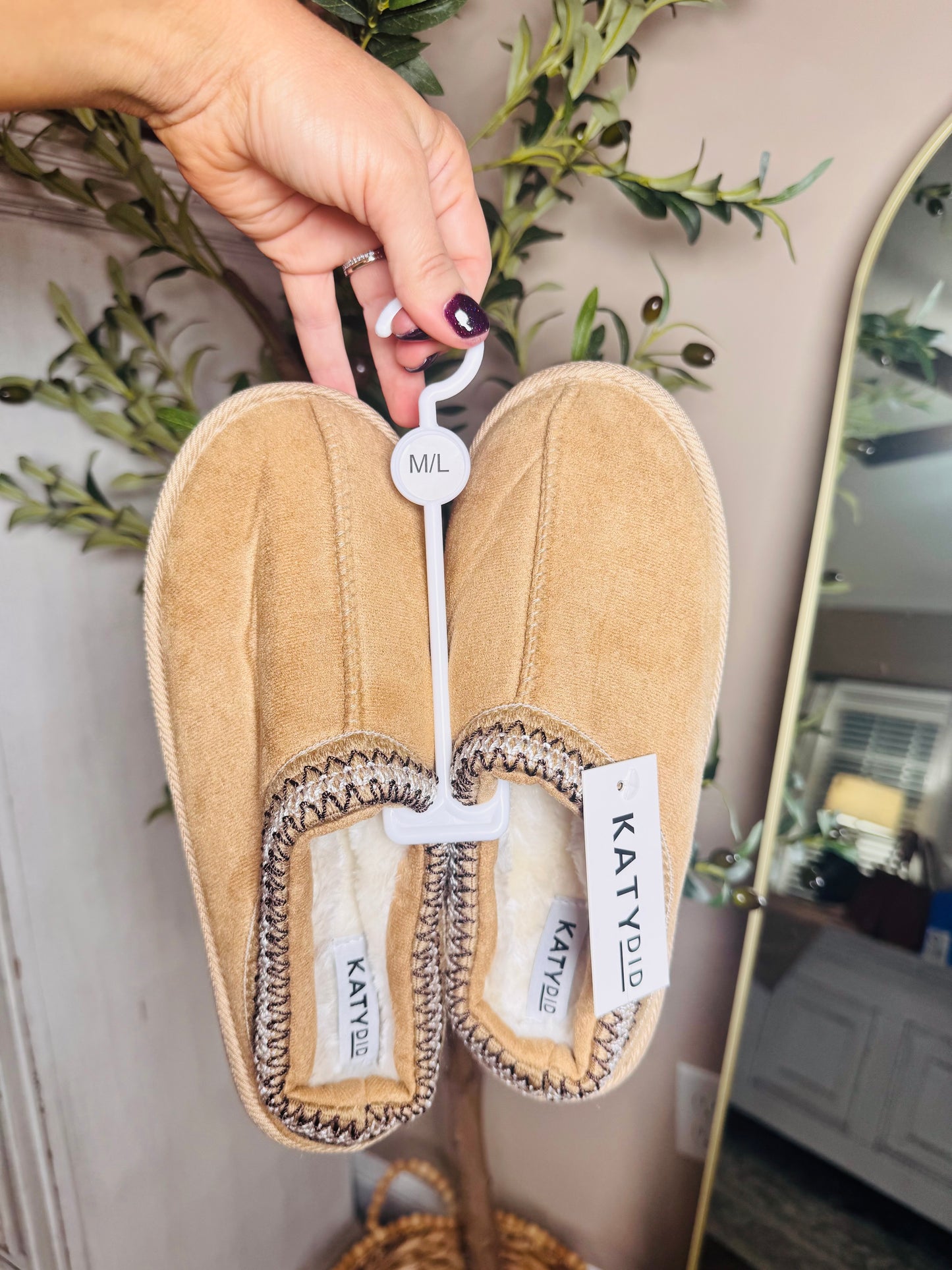 Sand Embroidered Cute Slippers