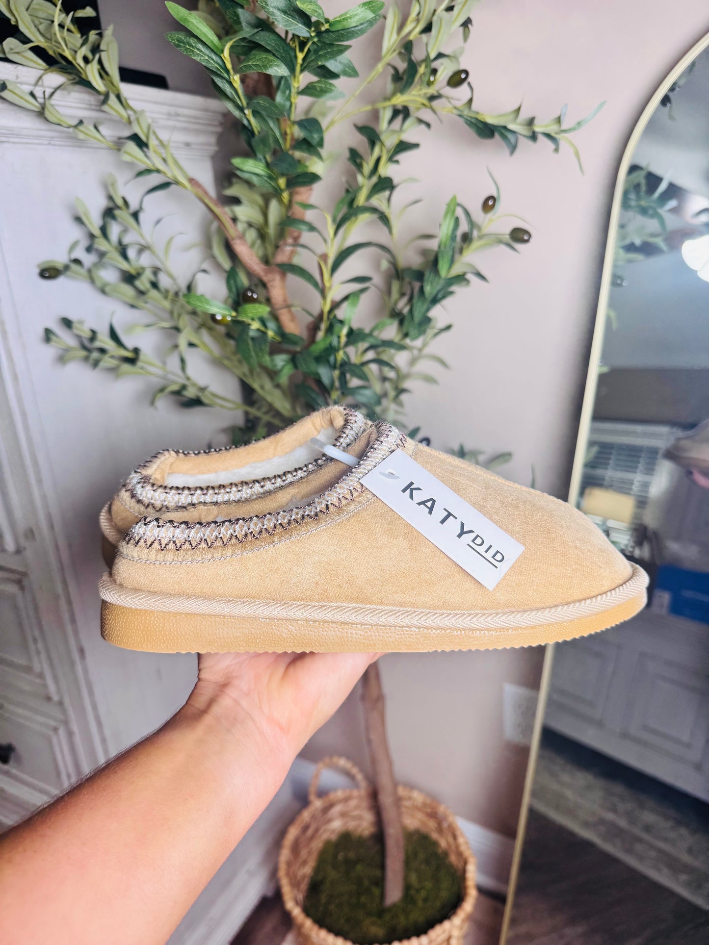 Sand Embroidered Cute Slippers
