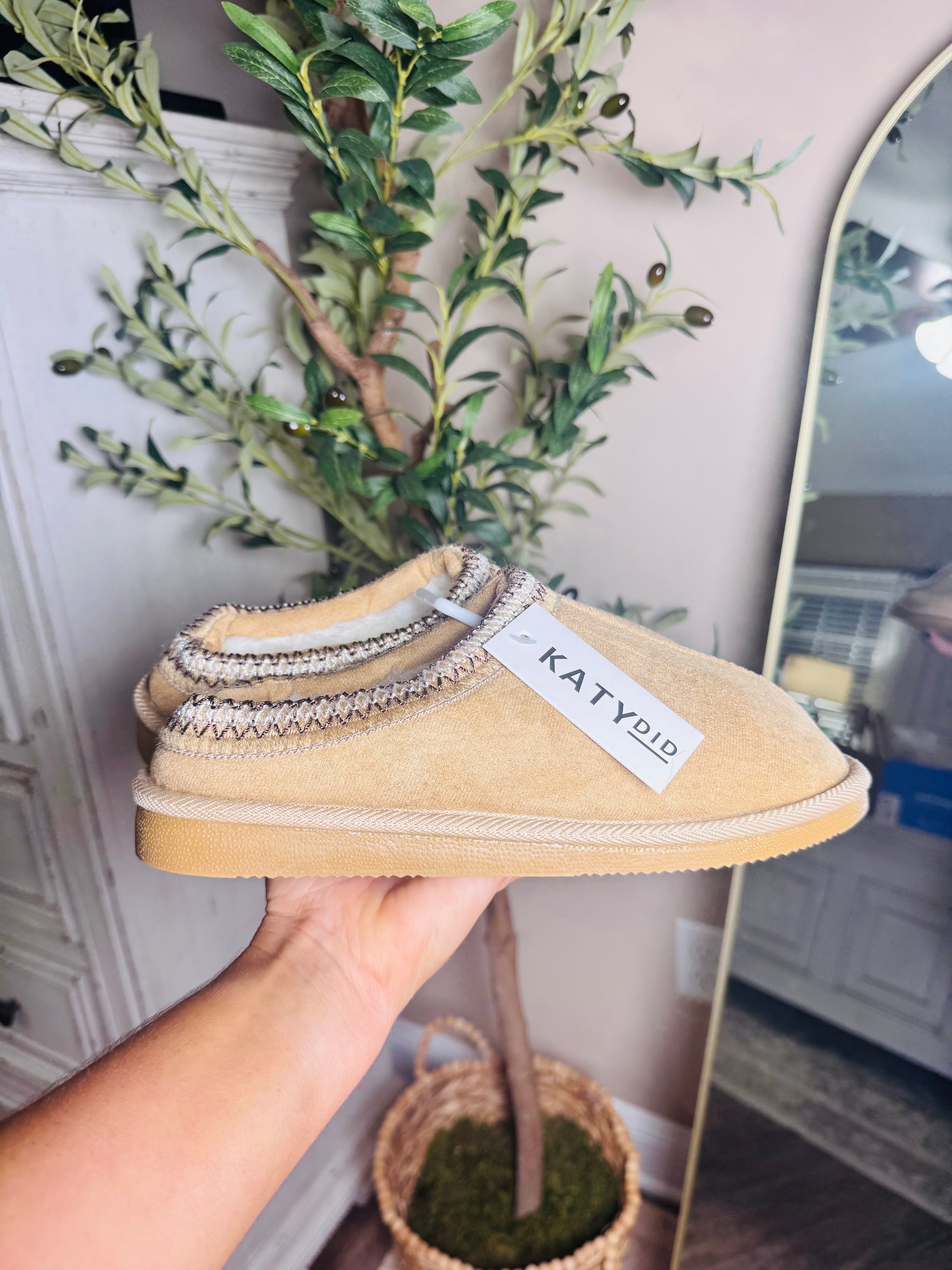 Sand Embroidered Cute Slippers
