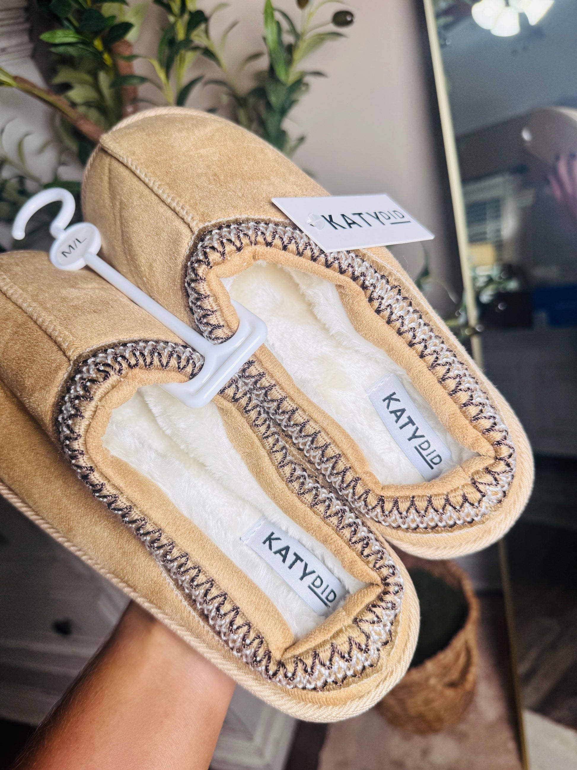 Sand Embroidered Cute Slippers