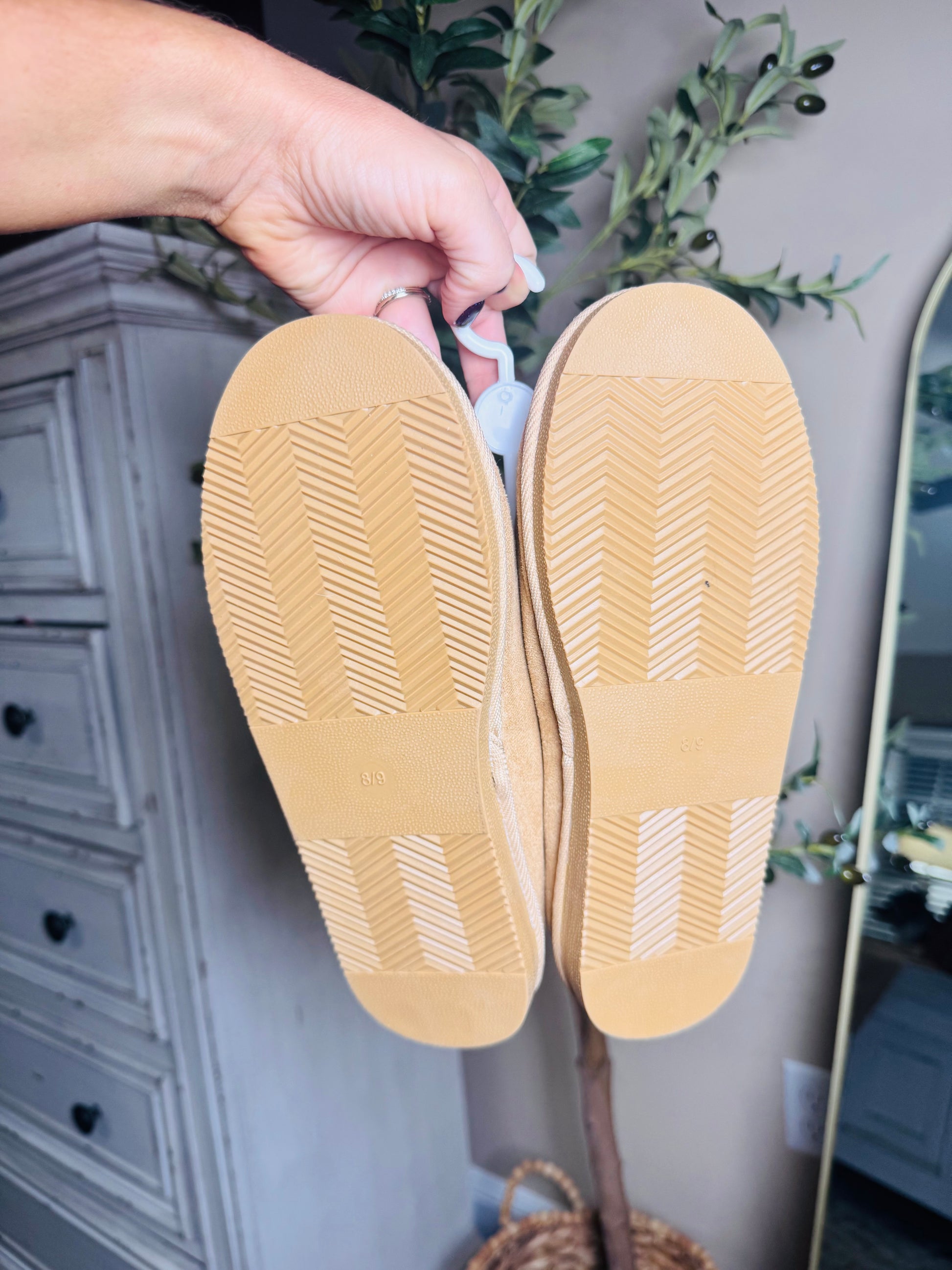 Sand Embroidered Cute Slippers