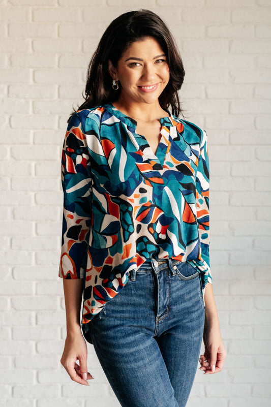 3/4 sleeve top in Abstract Teal by Sew In Love
Textured Woven
"Gabby" Neckline
3/4 Length Sleeves
High/Low Hem
94% Polyester, 6% Spandex
True to Size