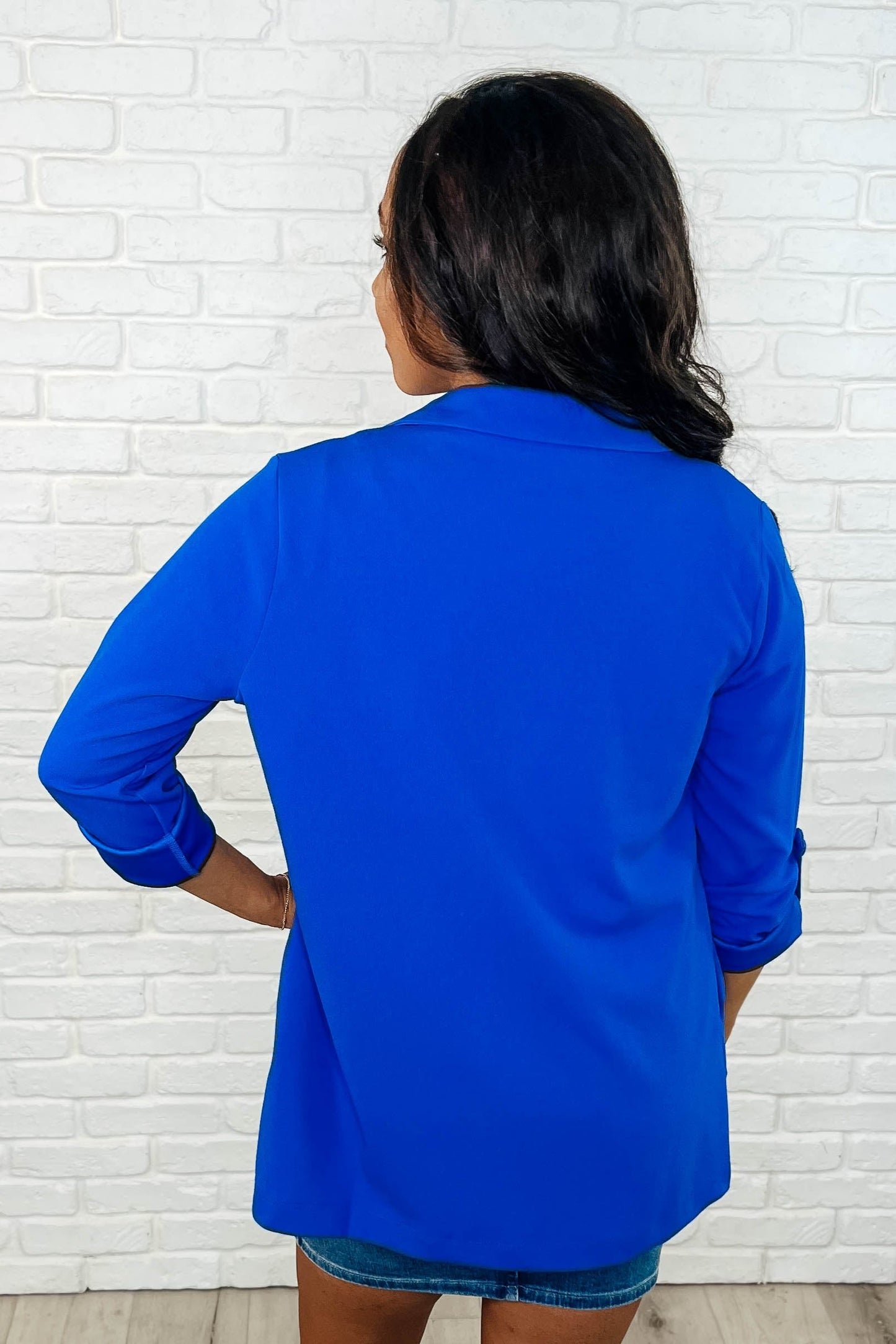 Open Front Blazer in Royal Blue
Polyester Crepe
Collared
Open Front
Functional Side Pockets
Sleeve Tab
97% Polyester, 3% Spandex
True to Size