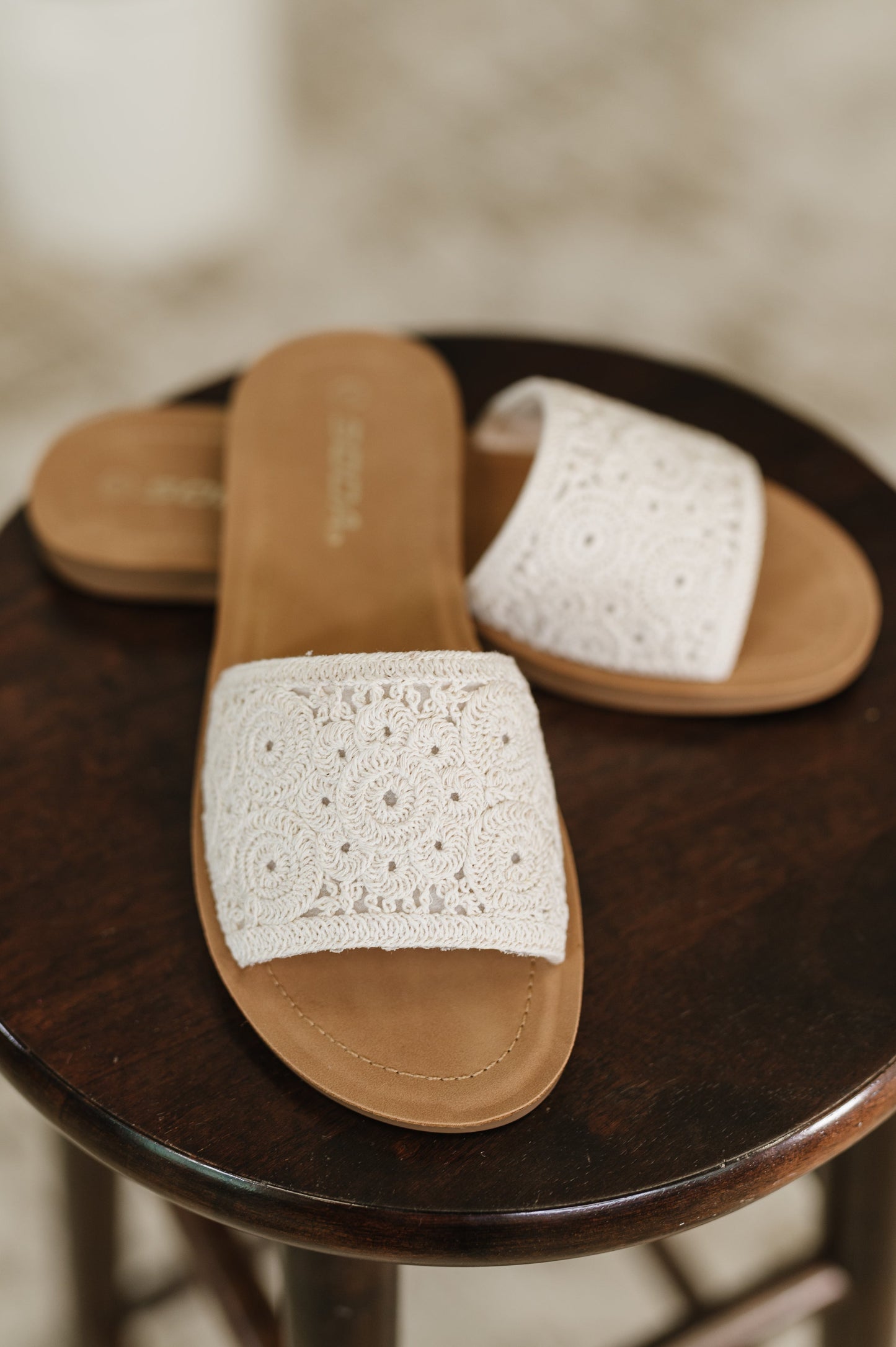 Off White Rubber Sole Sandal
Man Made Materials
Round Toe
Slip on Style
Macrame Strap