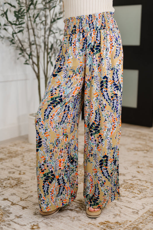 Wide Leg Pants
Lightweight Woven
Smocked Elastic Waistband
Ruffle Detail
Wide Leg Silhouette
No Stretch
100% Viscose
True to Size