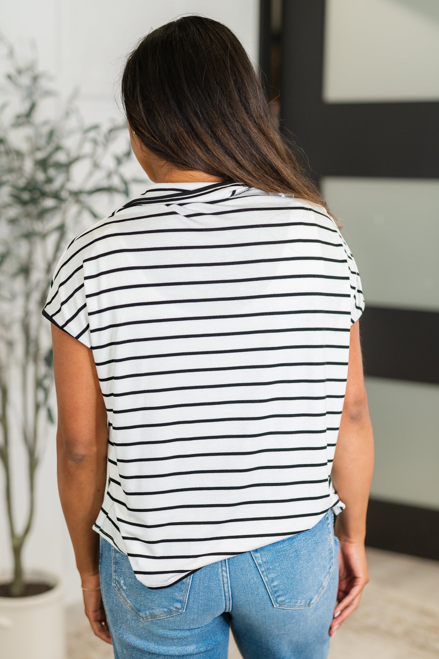  Black/White Striped, Short Sleeve, Lightweight Knit Top
V-Neckline
Collared
Bow Details
Dolman Sleeve
95% Rayon, 5% Spandex
True to Size