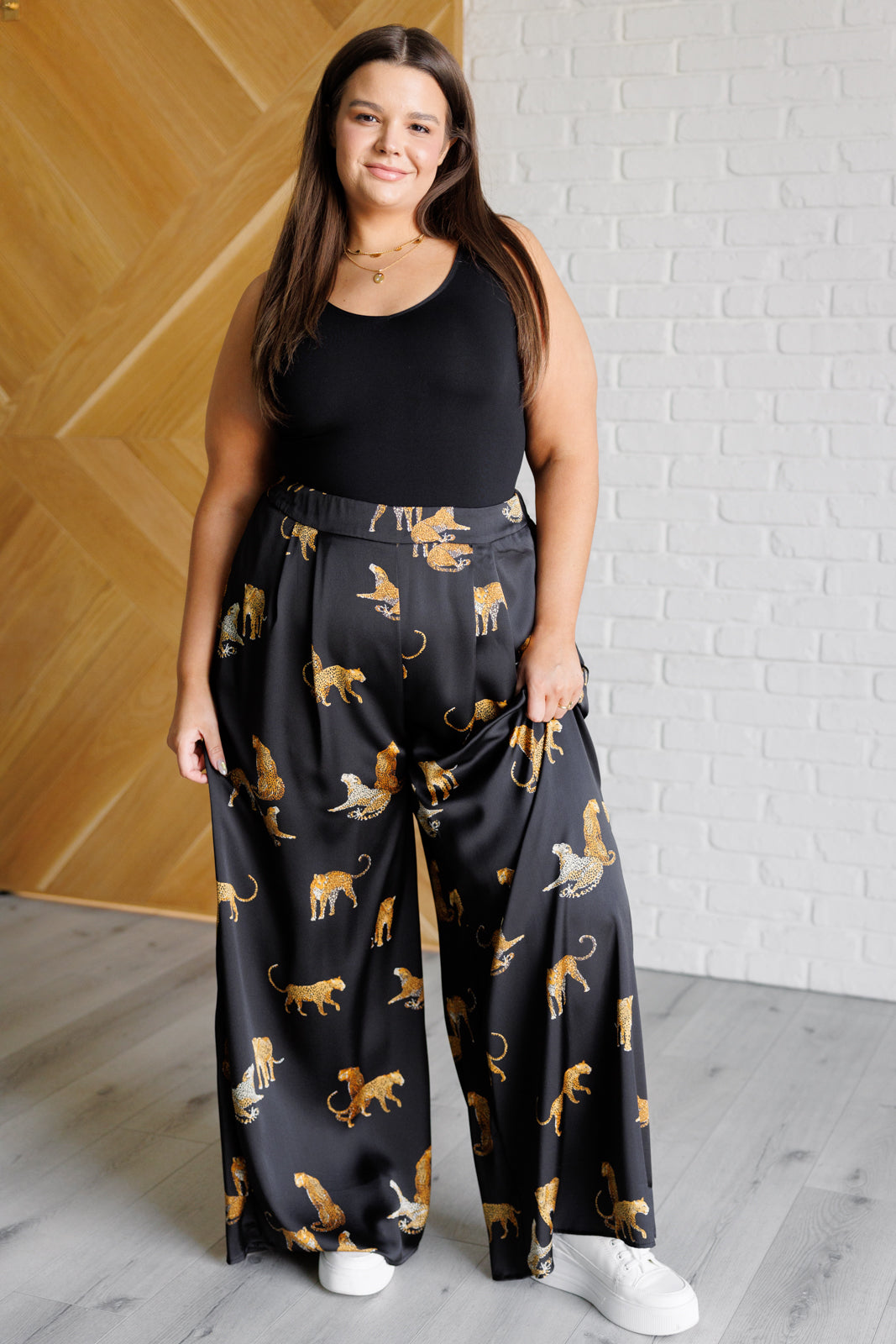 Poly Satin, leopard print pants
High Rise
Button Tab Closure
Zip Fly
Elastic Back Waistband
Pleat Front
Pockets
Wide Leg
100% Polyester
True to Size