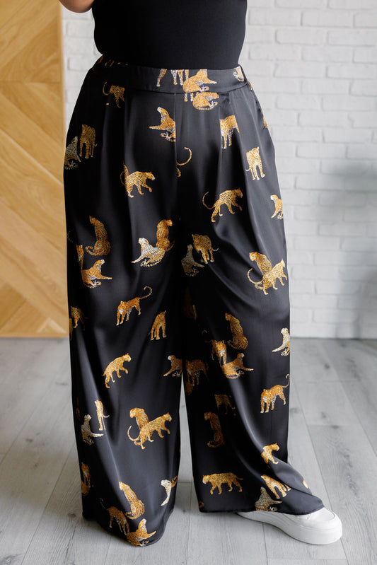 Poly Satin, leopard print pants
High Rise
Button Tab Closure
Zip Fly
Elastic Back Waistband
Pleat Front
Pockets
Wide Leg
100% Polyester
True to Size