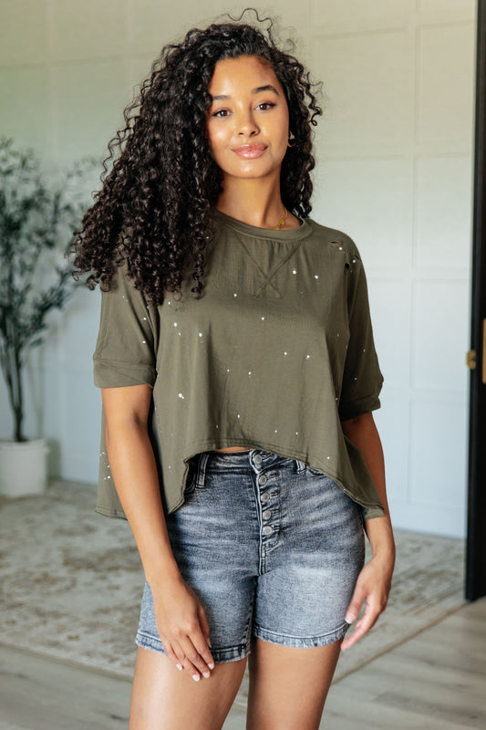 Lightweight Jersey Knit
Round Neckline
Drop Shoulder
Raw Asymmetrical Hemline
Slightly Cropped in Front
Distressed
Paint Splatter Details
High Stretch
95% Cotton, 5% Elastane
True to Size short sleeve top in Olive