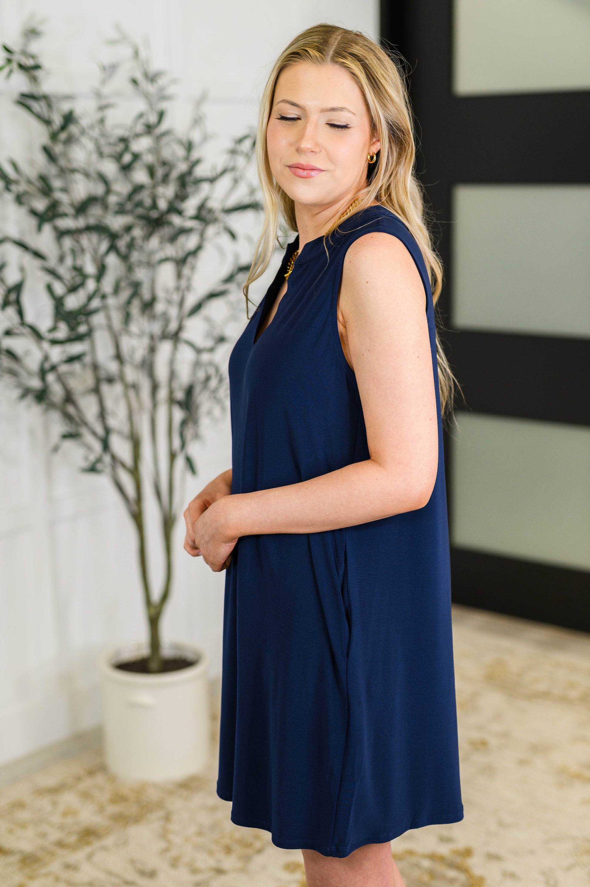 Navy Tank Dress
Bulgari
V-Neckline
Side Pockets
94% Polyester, 6% Spandex
True to Size