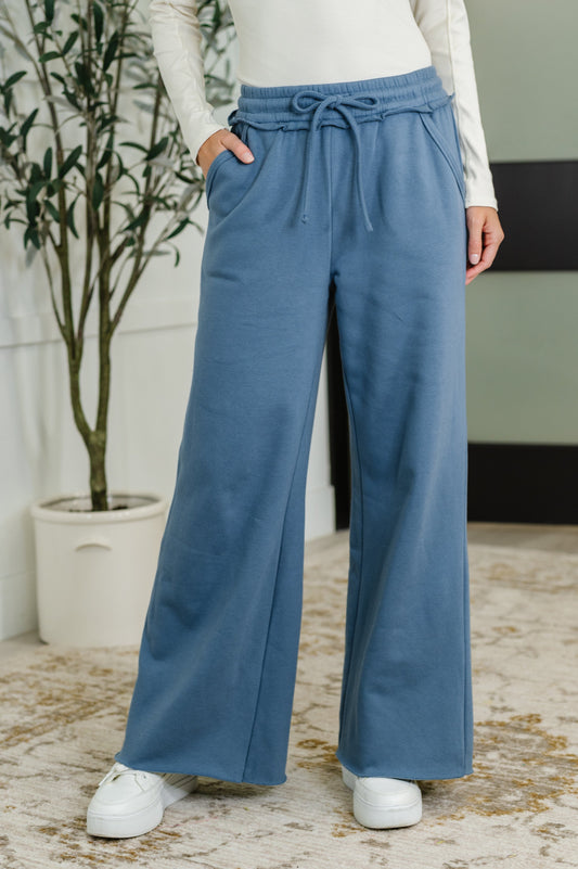 Dusty Blue wide leg sweats by Zenana
Fleece Knit
Some Stretch
High Waisted
Cased Elastic Waist
Functional Drawstring
Functional Side Pockets
Wide Leg Silhouette
Exposed Seam Details
60% Cotton, 40% Polyester
True to Size
