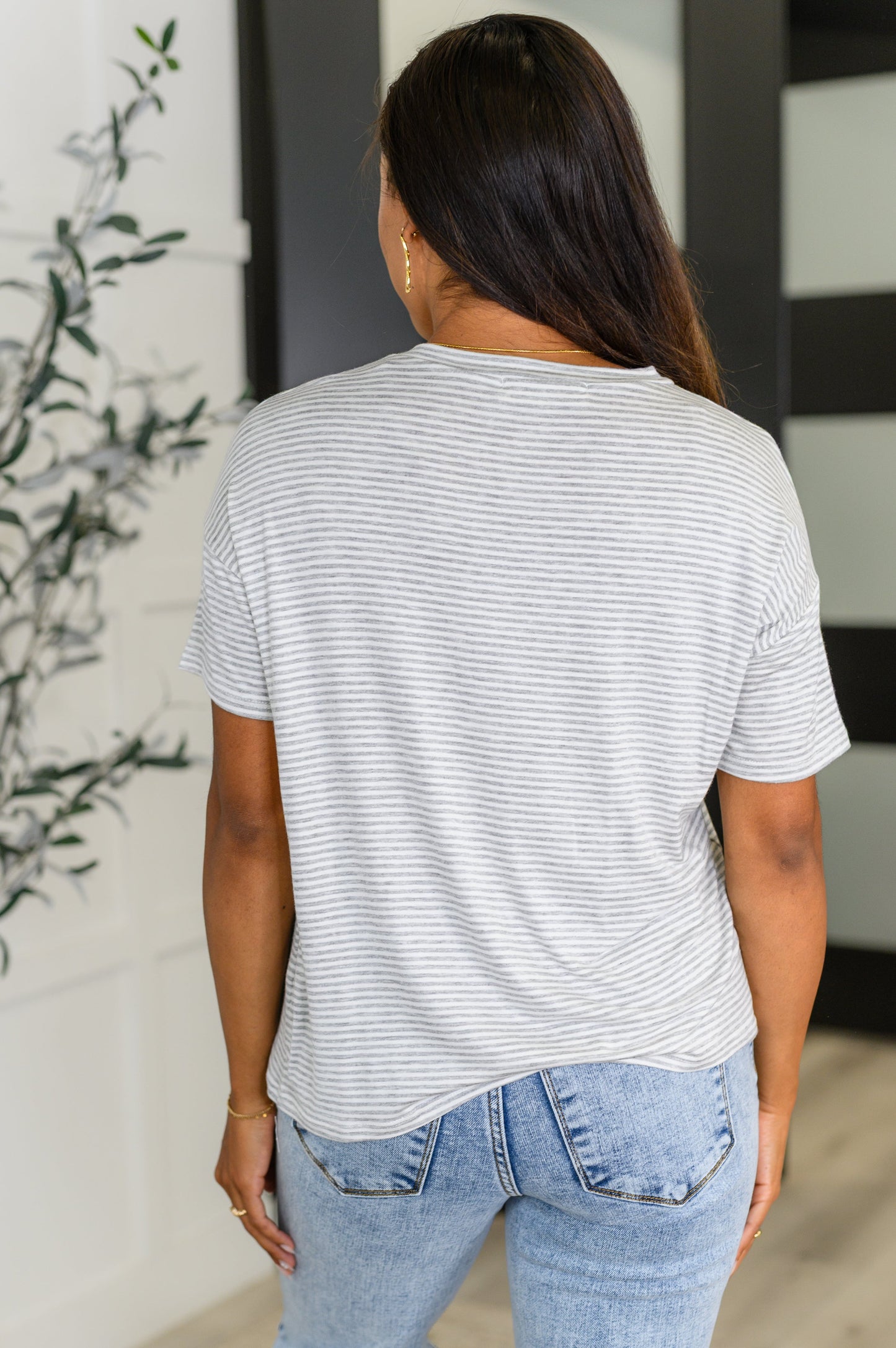 Casual drop shoulder tee in Grey by Haptics
Brushed Knit
High Stretch
Banded Round Neckline
Drop Shoulder
95% Polyester, 5% Spandex
True to Size