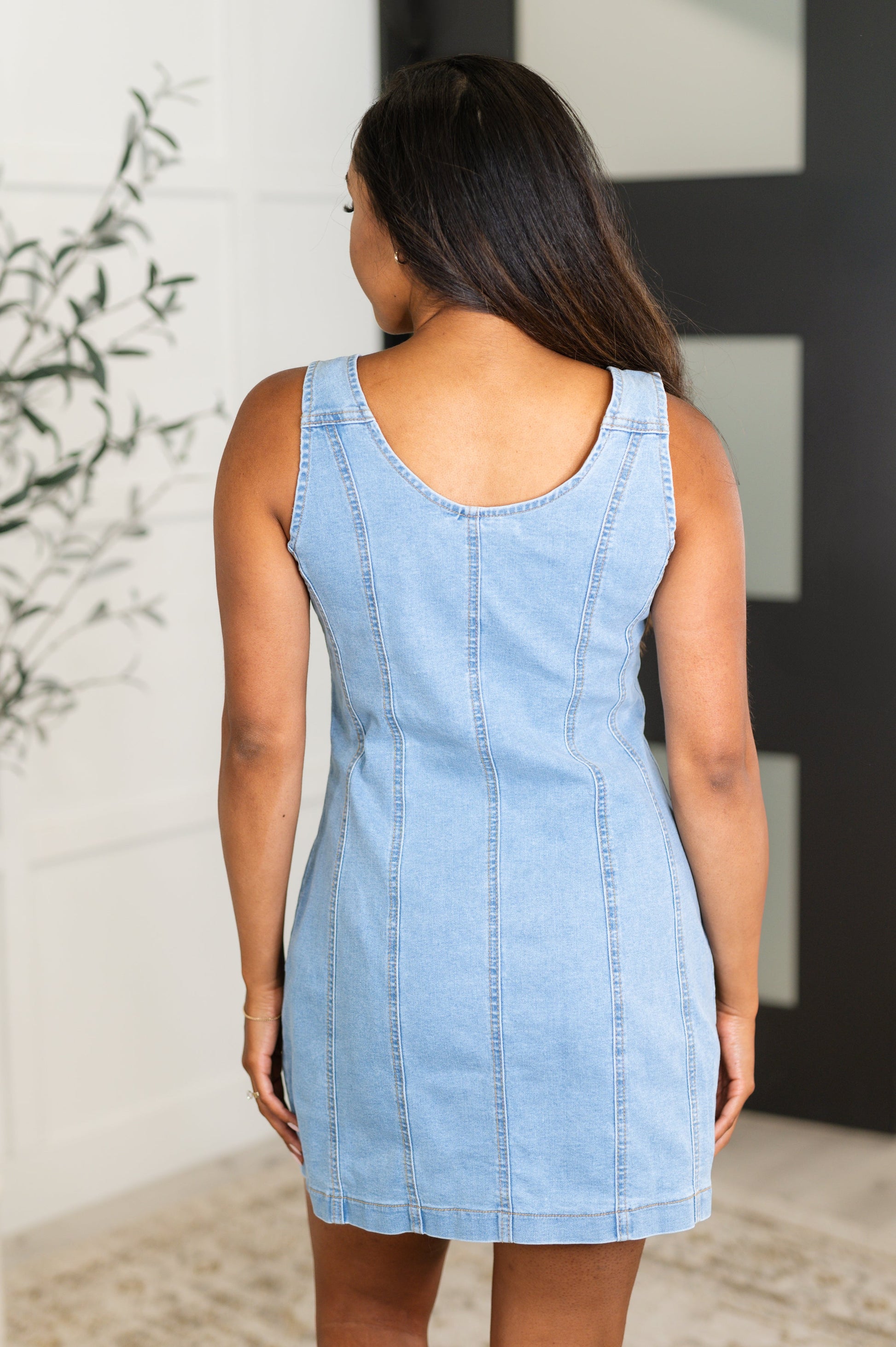Blue Mid-Weight Twill Dress
Scoop Neckline
Full Front Button Down
Functional Patch Pockets
Some Stretch
71% Cotton, 27.5% Polyester, 1.5% Elastane
True to Size
