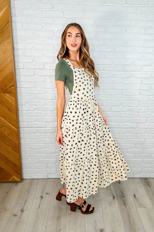 Naturally Chic Flower Fields Dress
Corduroy
Square Neck
Adjustable Straps
Silver Hardware
Cased Elastic Backing
Functional Side Pockets
Tiered
Lined Bodice
Self and Lining: 100% Polyester
True to Size