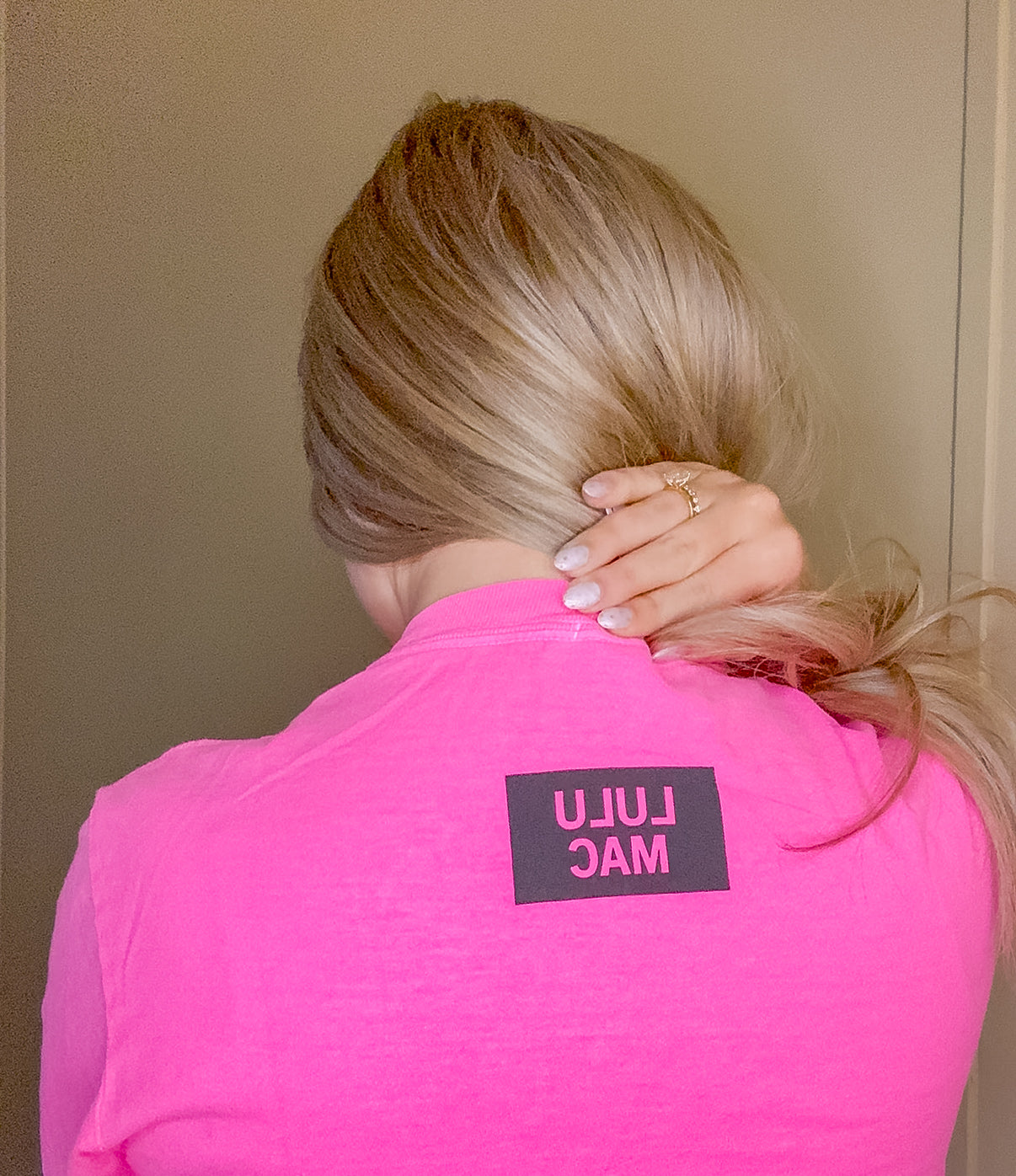 Lulu Mac Mossy Oak Bottomland Comfort Colors graphic tee in Neon pink with Mossy Oak Bottomland camo graphic