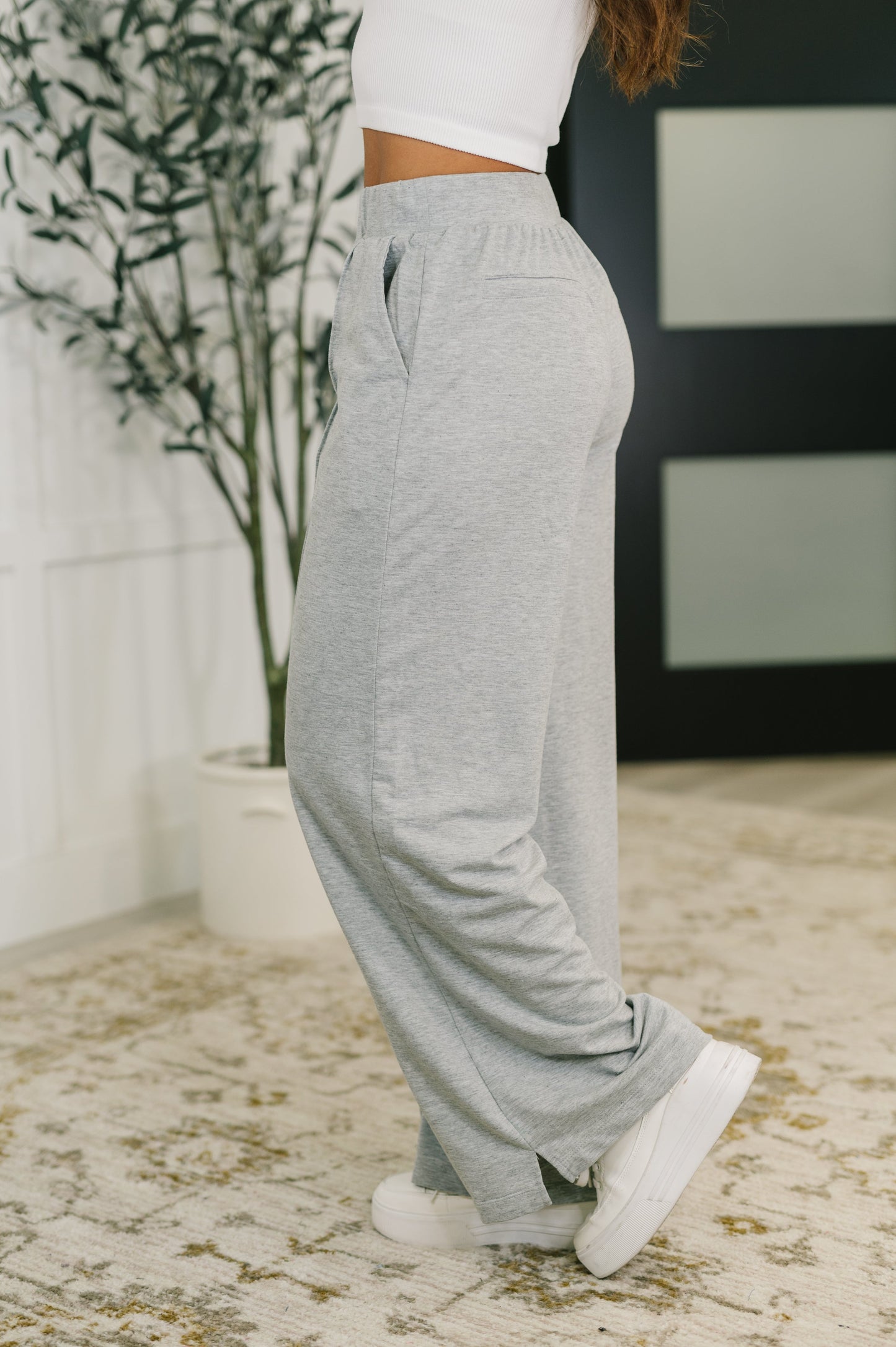 Center Seam Wide Leg Pants in Grey
Knit
High Stretch
Cased Elastic Waistband
Functional Side Pockets
Center Leg Front and Back Seam
Faux Welt Pocket
Faux Zip Fly
70% Polyester, 27% Viscose, 3% Elastane
True to Size