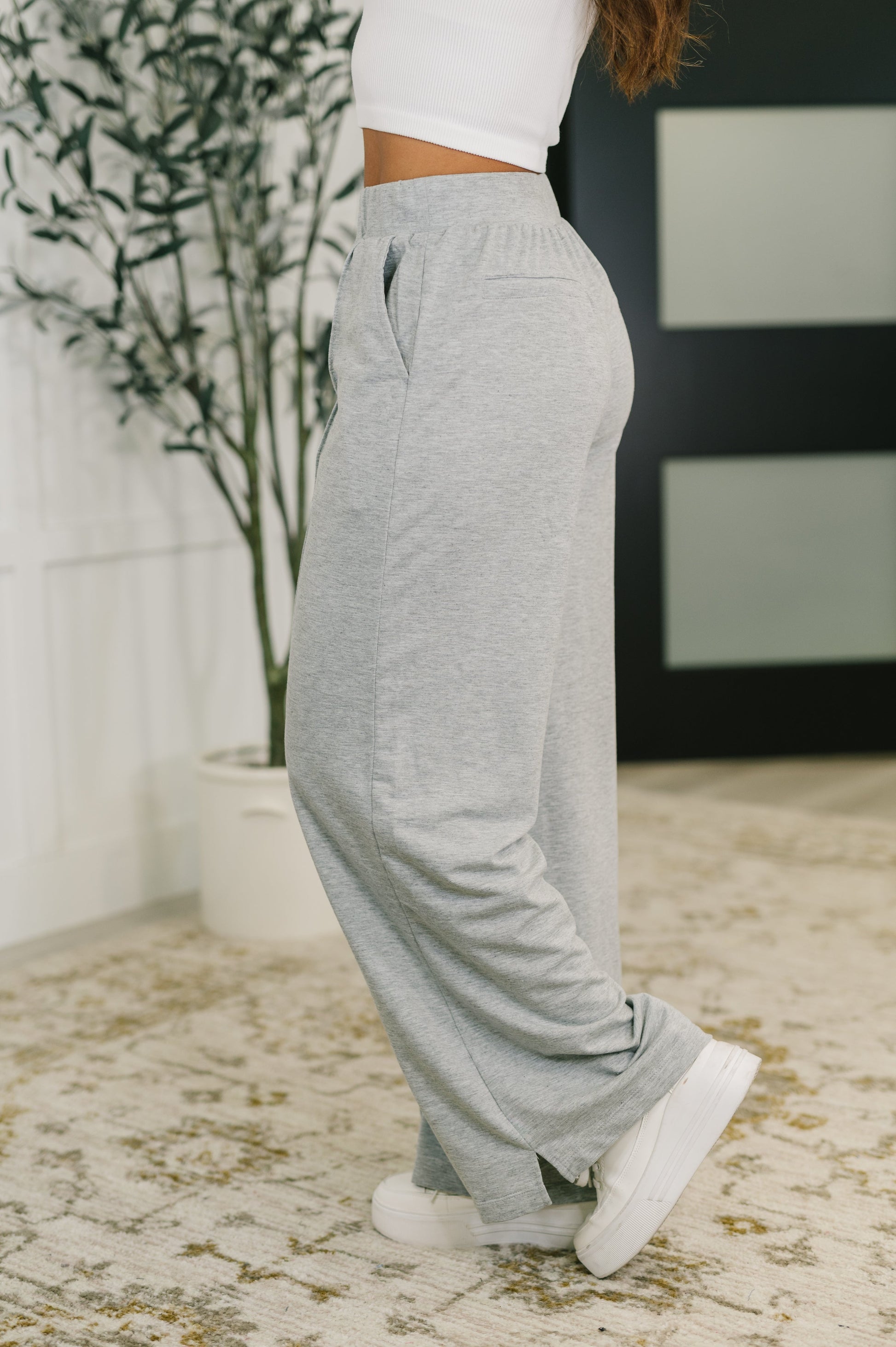 Center Seam Wide Leg Pants in Grey
Knit
High Stretch
Cased Elastic Waistband
Functional Side Pockets
Center Leg Front and Back Seam
Faux Welt Pocket
Faux Zip Fly
70% Polyester, 27% Viscose, 3% Elastane
True to Size