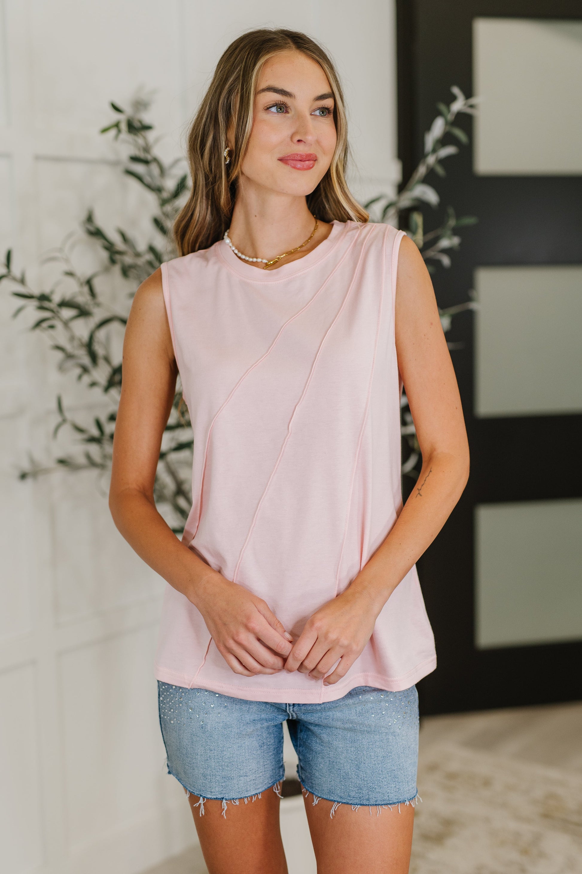 Pink Jersey Knit Tank Top
Pleat Details
Banded Round Neckline
Sleeveless
62% Polyester, 32% Cotton, 6% Elastane
True to Size