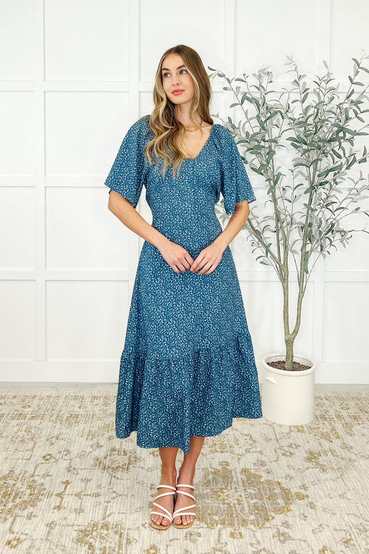 Lightweight Woven
Scooped Neckline
Functional Half Front Zipper Closure
Raglan Sleeve
Functional Side Pockets
Attached Functional Waist Ties
Gathered Details
Tier Detail
100% Viscose
True to Size dress by Honey Mark