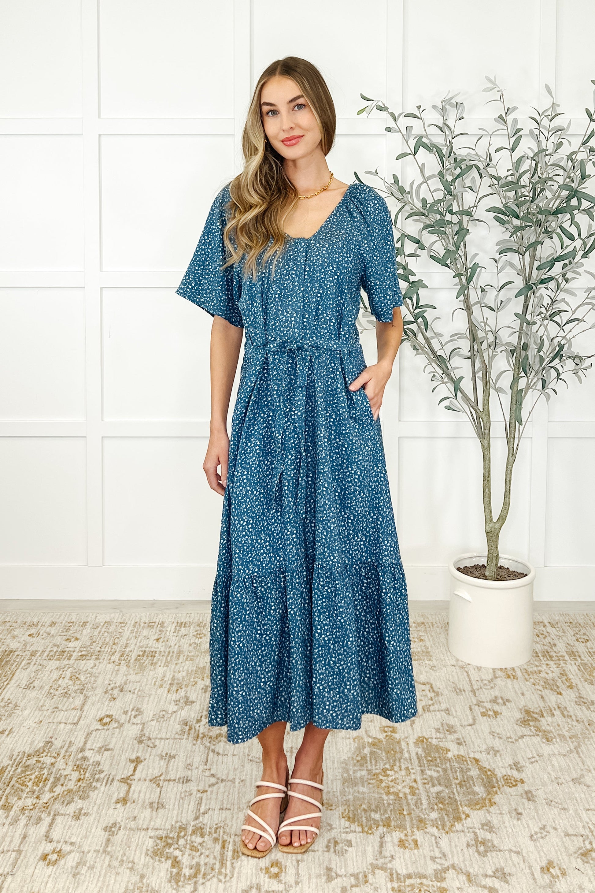 Lightweight Woven
Scooped Neckline
Functional Half Front Zipper Closure
Raglan Sleeve
Functional Side Pockets
Attached Functional Waist Ties
Gathered Details
Tier Detail
100% Viscose
True to Size dress by Honey Mark
