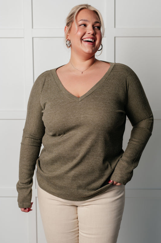 Long sleeve Ribbed Knit top in Olive
V-Neckline
Dropped Shoulder
Exposed Seams
85% Poly, 10% Viscose, 5% Elastane
True to Size