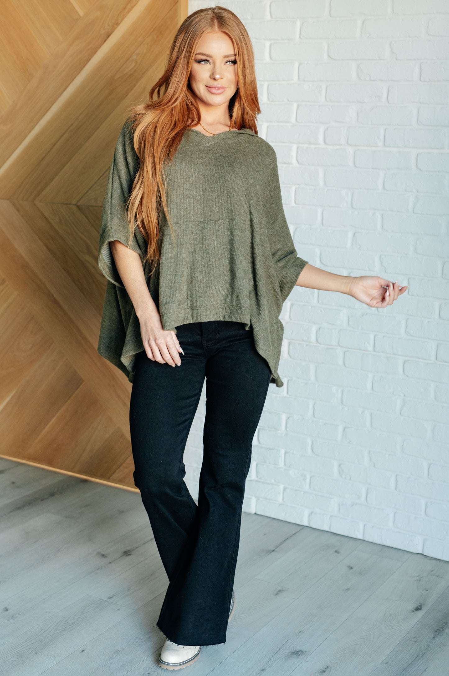 Olive Ribbed Jersey Knit Hooded Poncho by White Birch
Hooded V-Neckline
Poncho Style
Tacked Sides
Kangaroo Pocket
78% Polyester, 18% Rayon, 4% Spandex
True to Size, Oversized Fit