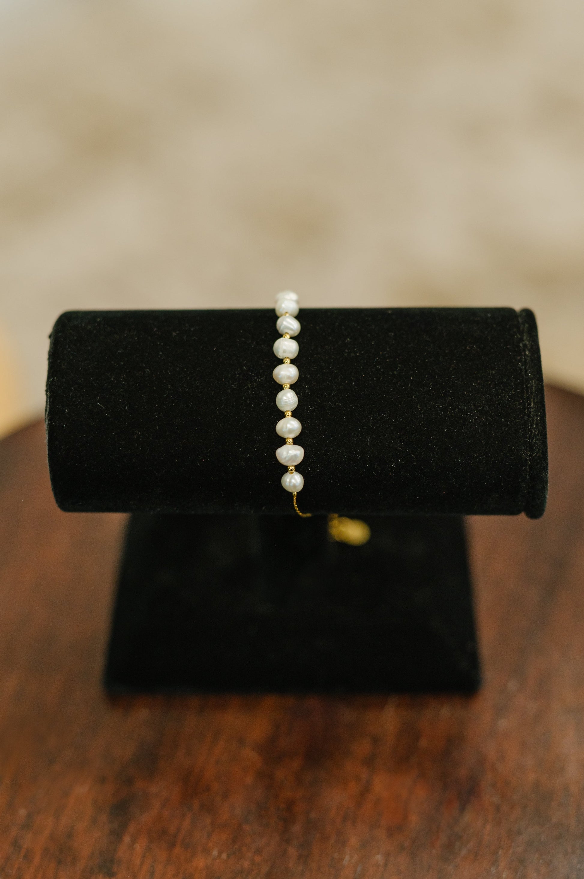 18K Gold Plated Stainless Steel bracelet
6 1/2” Chain with 2” Extender
Lobster Clasp
Pearl Beads