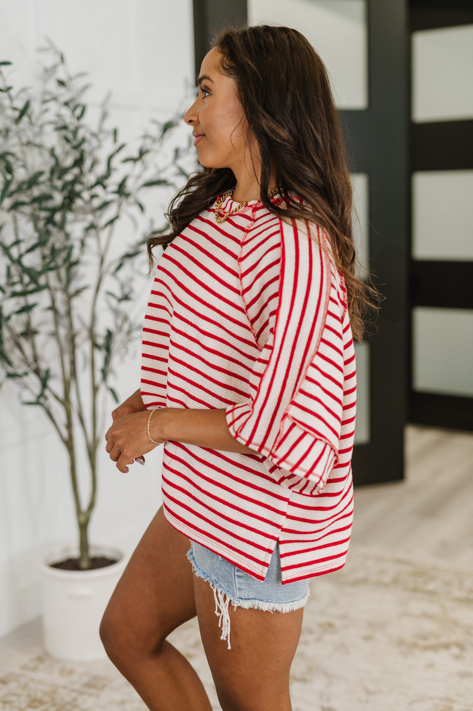  red and white striped shirt 
Textured Knit
Banded, Round Neckline
Raglan Sleeve
Exposed Seam Detail
Relaxed Fit
Small Side Slit
71% Polyester, 27% Cotton, 2% Spandex
True to Size