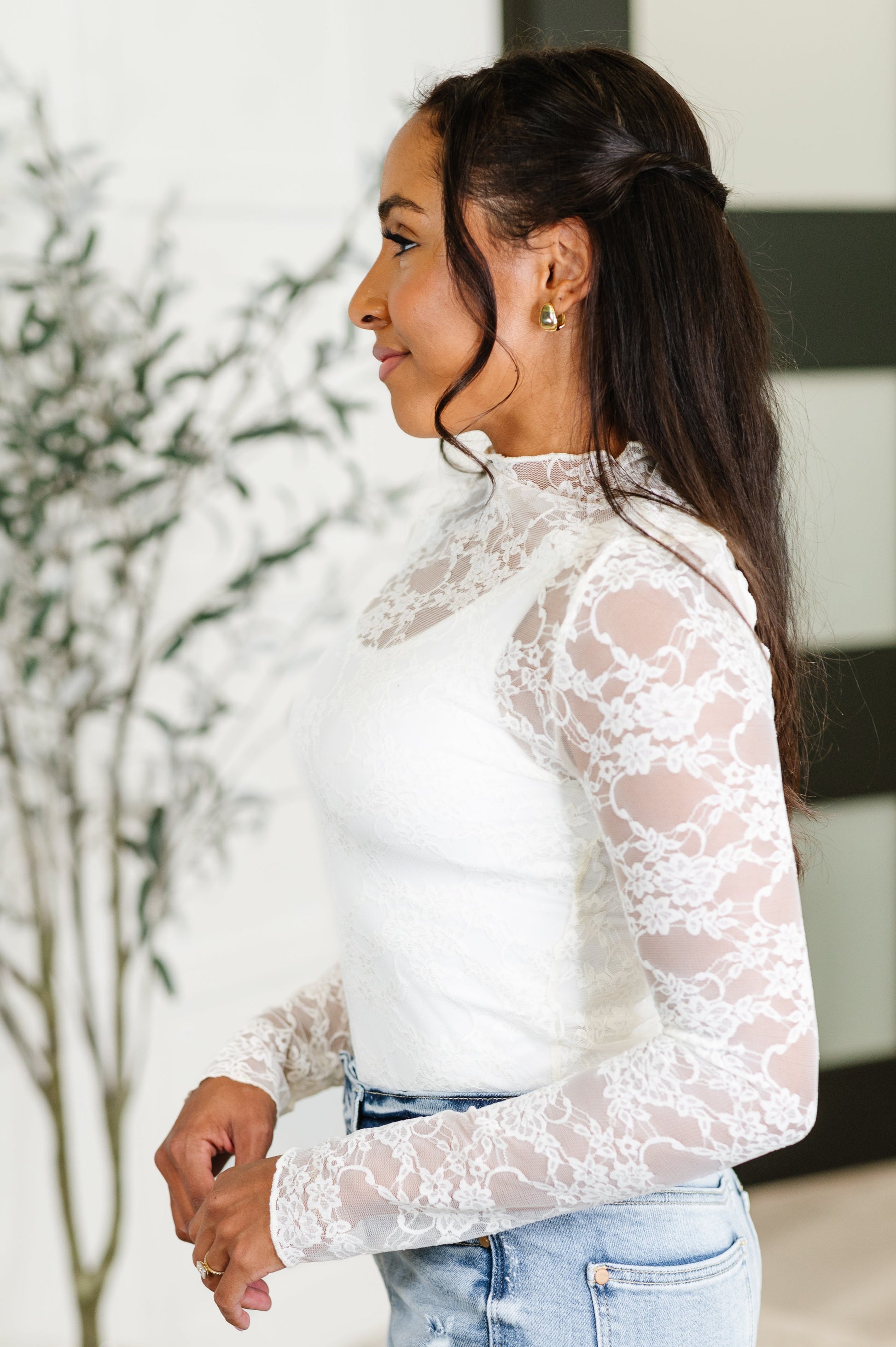 White Elastic Lace
High-Stretch
High Neck
Long Sleeve
Sheer
Lettuce Hem, Sleeve Cuff and Neckline
92% Polyester, 8% Spandex
True to Size