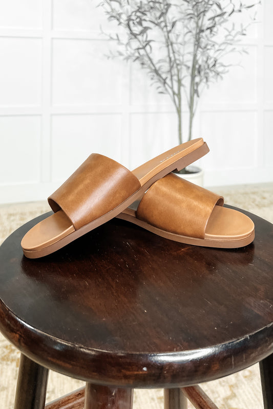 Slip on sandal in Tan, Round toe, rubber sole