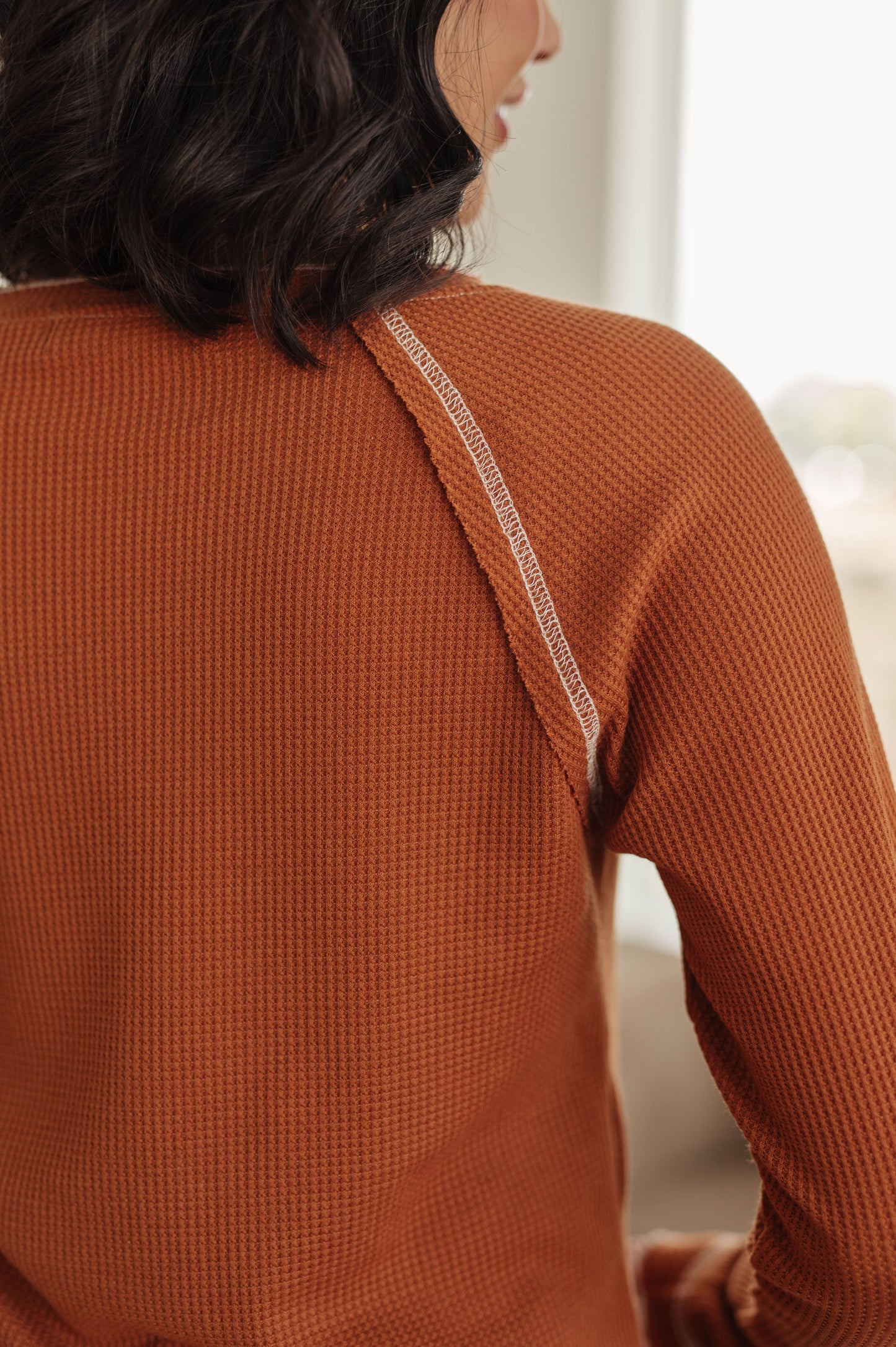Long sleeve Lightweight Waffle Knit
Round Neckline
Exposed Seams
Contrast Stitching
Raglan Sleeve
95% Polyester, 5% Elastane
True to Size