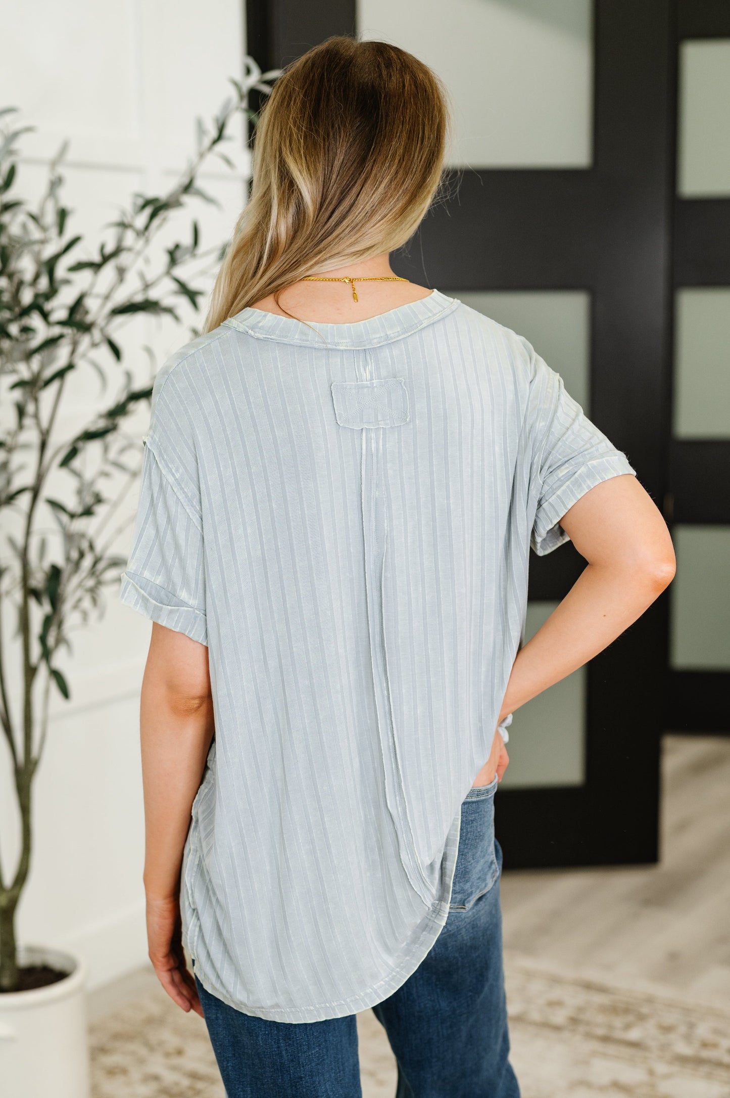 Light Grey mineral washed top by Zenana
Ribbed Knit
High Stretch
Banded Round Neckline
Raglan Sleeve
Cuffed and Tacked Sleeve Cuff
Exposed Seam Details
95% Polyester, 5% Spandex
True to Size